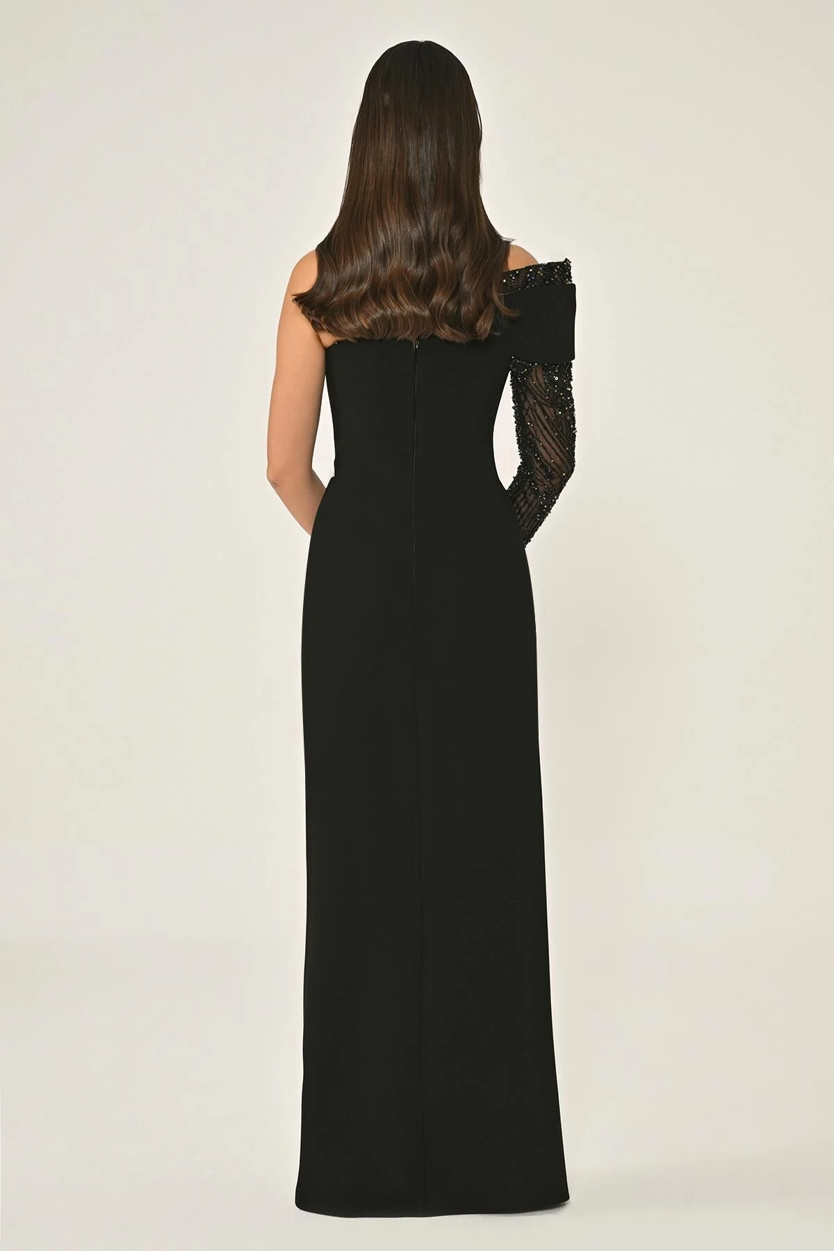 Boncuklu Tek Kollu Önden Yırtmaçlı Krep Uzun Elbise