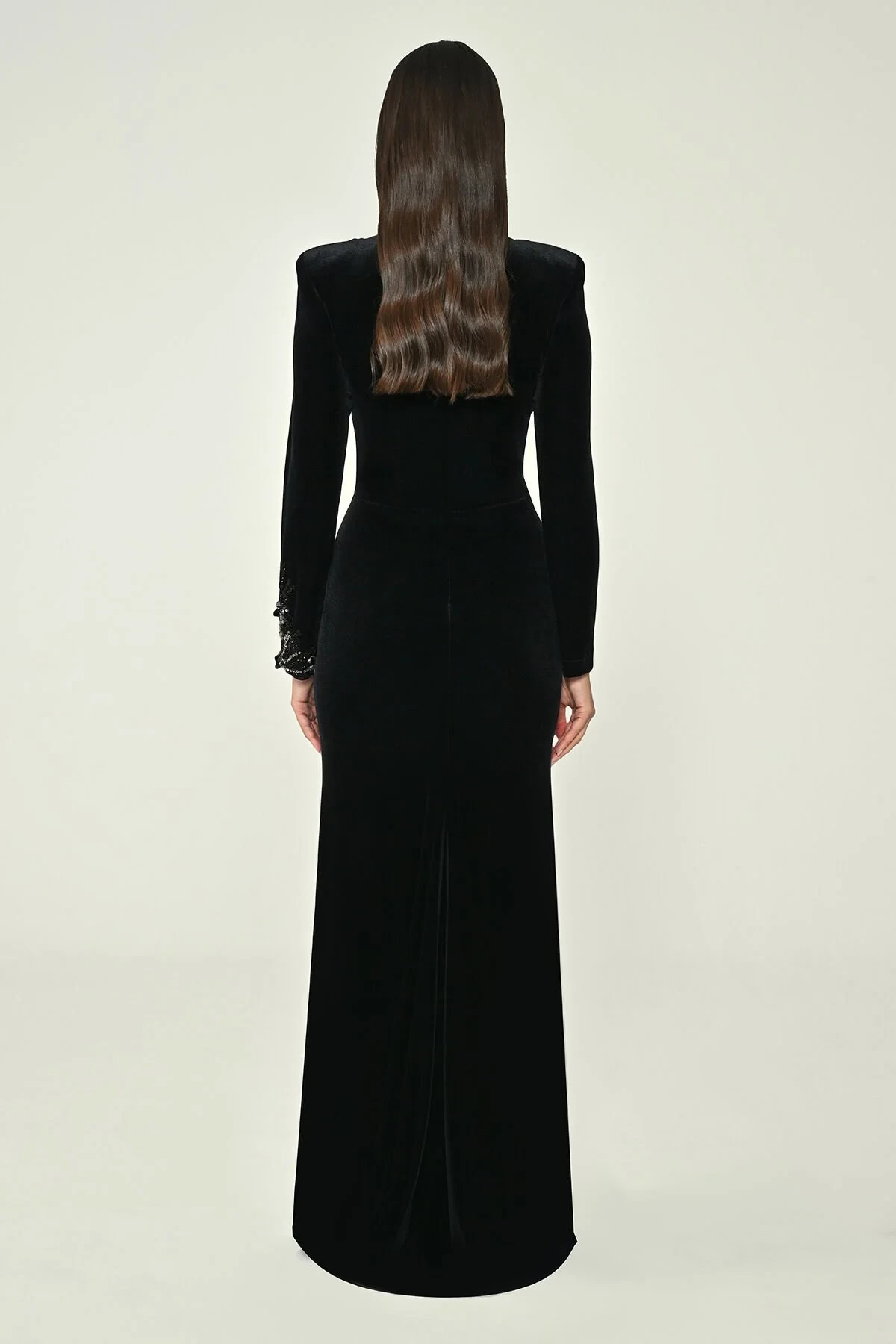 Uzun Kollu Dekoltesi İşlemeli Payet Kadife Uzun Ellbise Siyah 