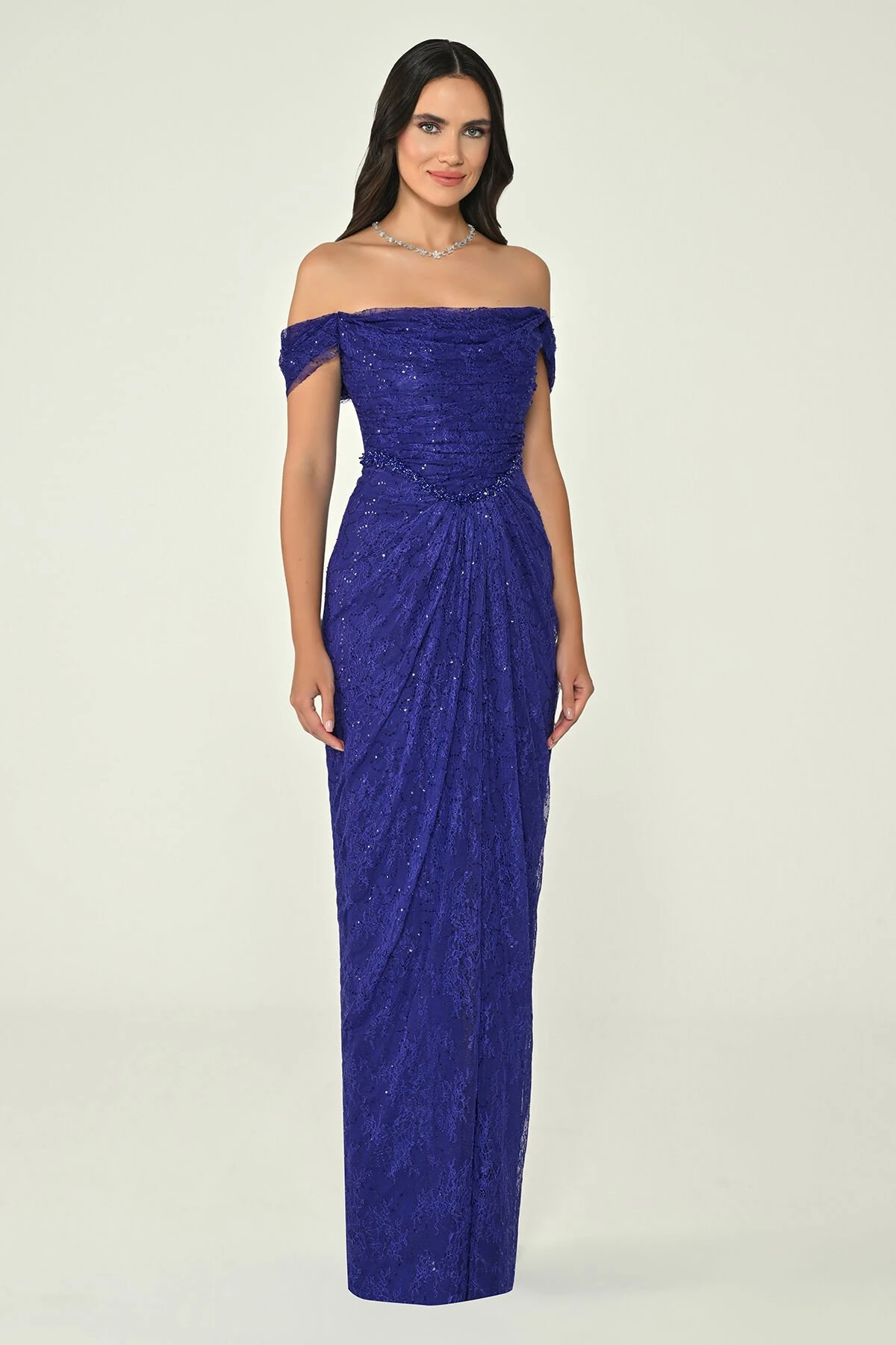 Düşük Omuz Drapeli Simli Dantel Uzun Elbise