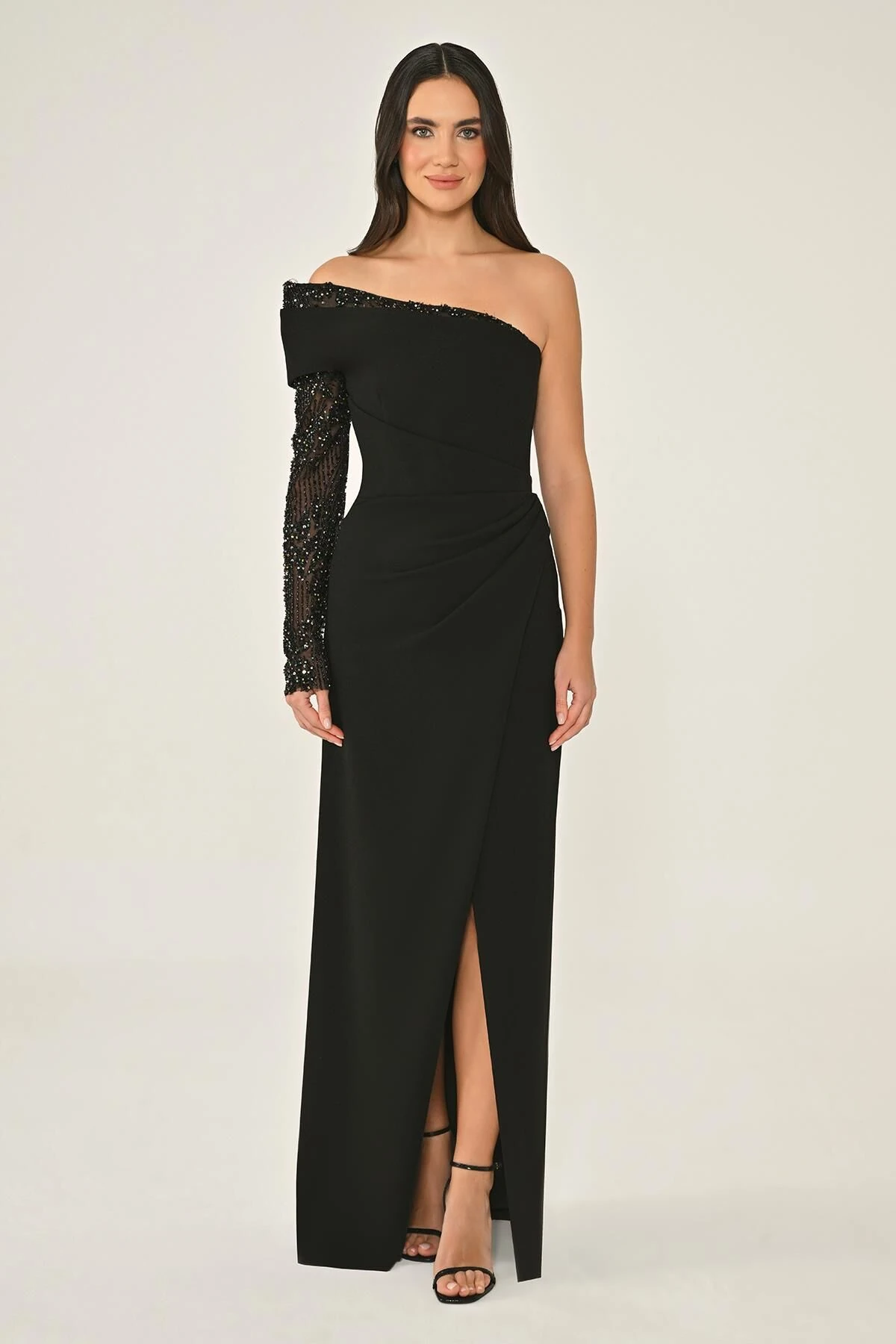 Boncuklu Tek Kollu Önden Yırtmaçlı Krep Uzun Elbise