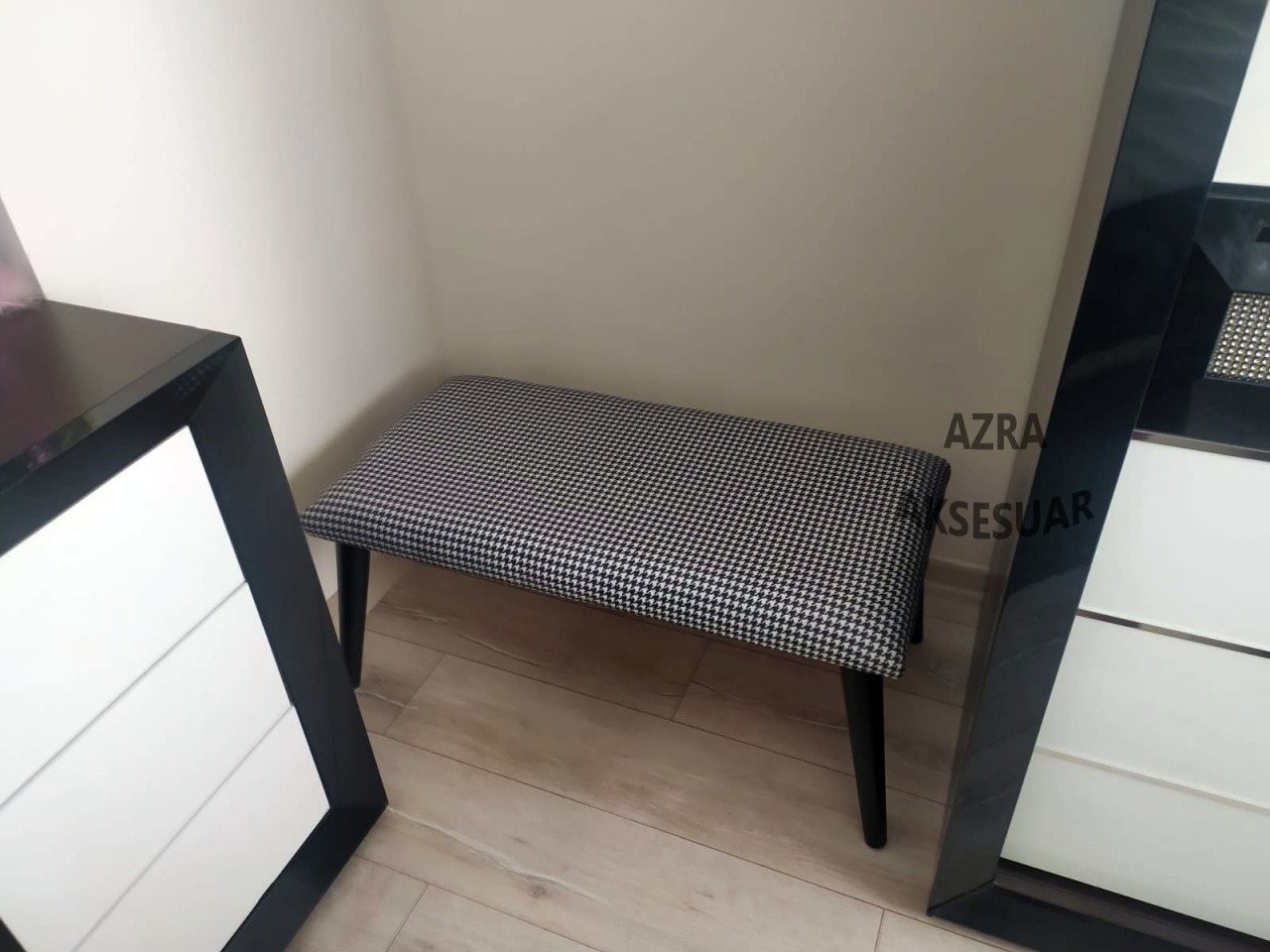 Bench - Puf - Bank - Ahşap Ayaklı - Ahşap Bench - Çift Kişilik Puf - Ekose Siyah Beyaz