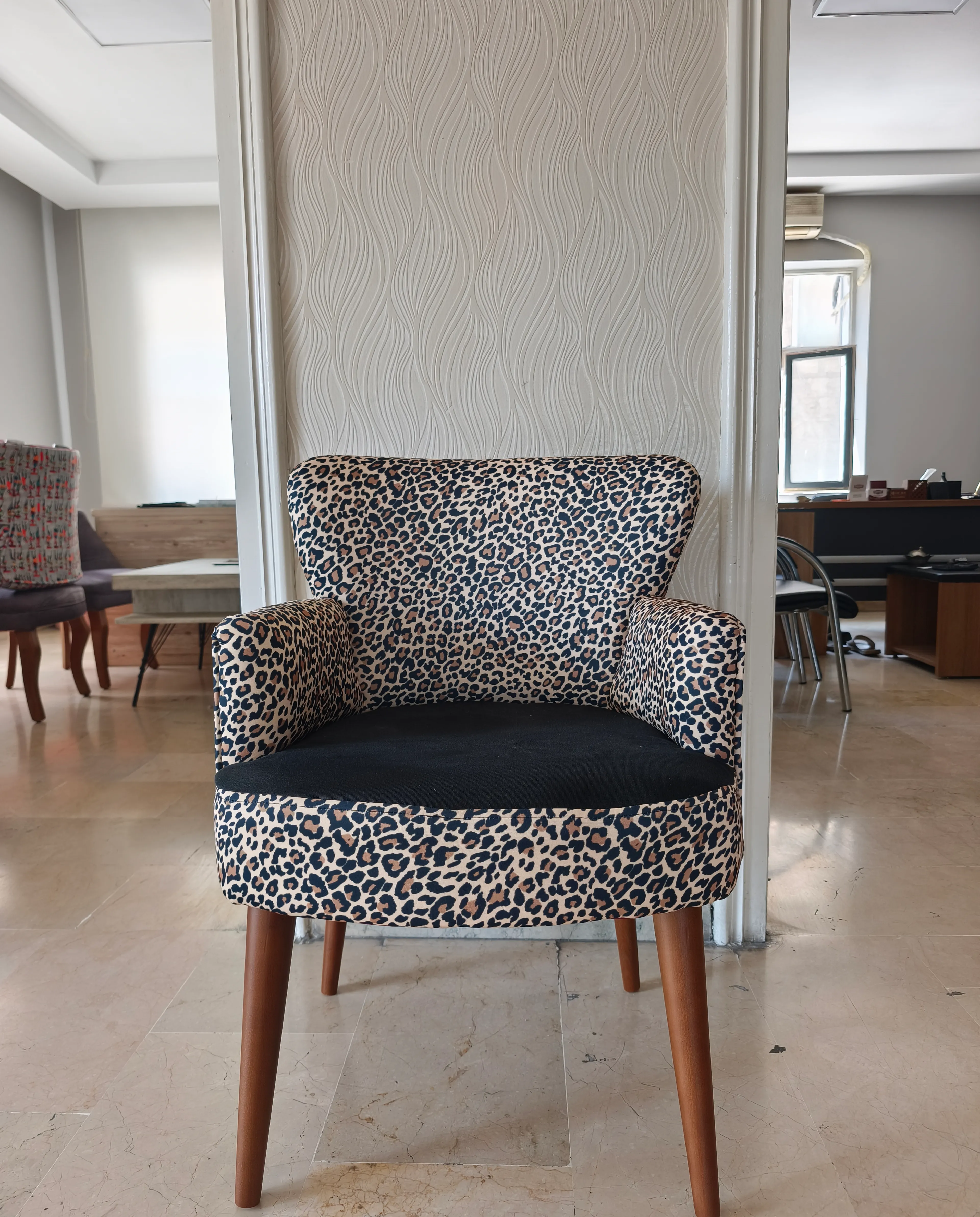 Roma Modern Tekli Koltuk Berjer - Dijital Baskılı Kumaş - Ahşap Ayak - Leopar Desen