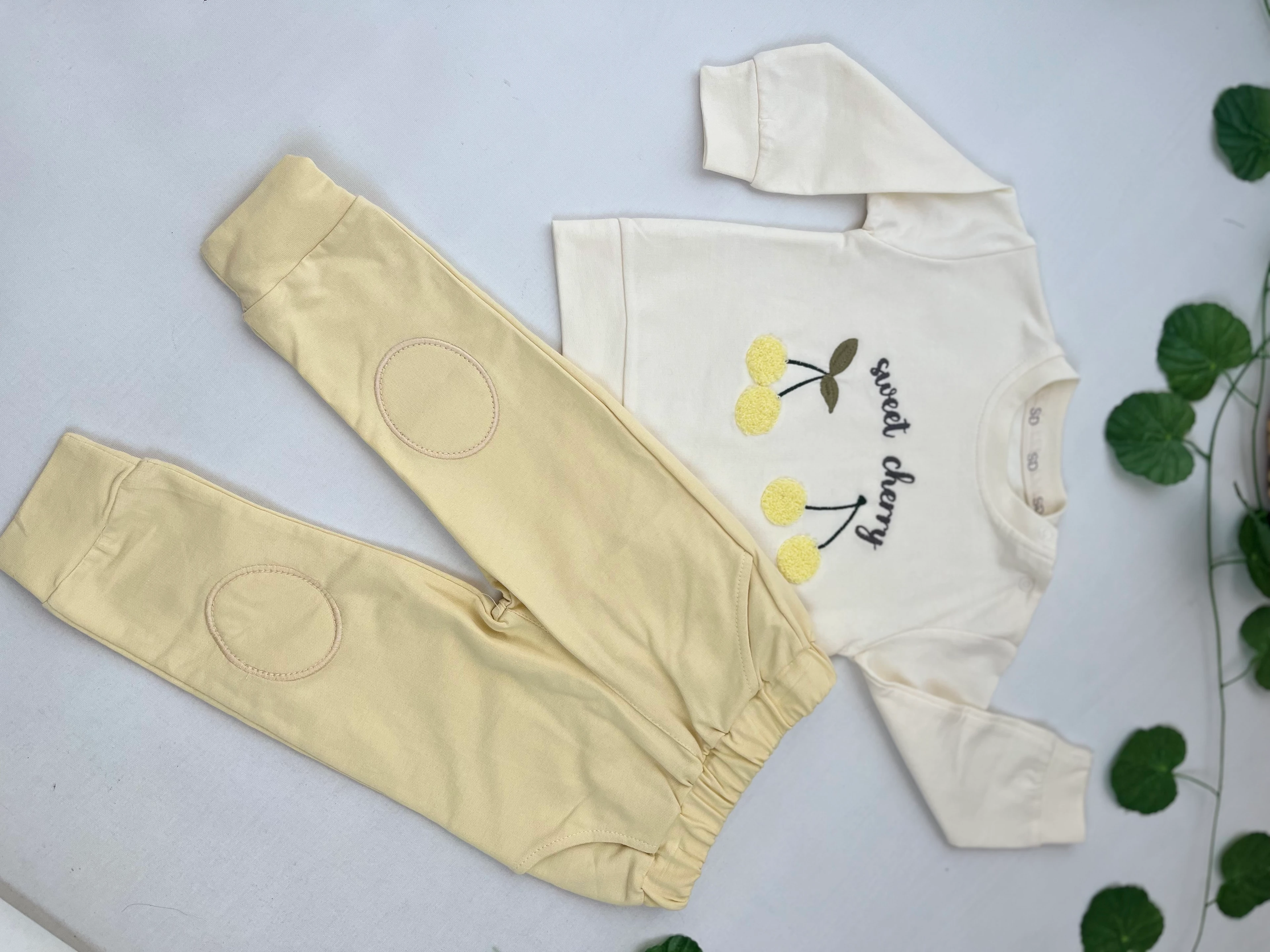 Kız Bebek Kiraz Nakışlı Takım MB00323