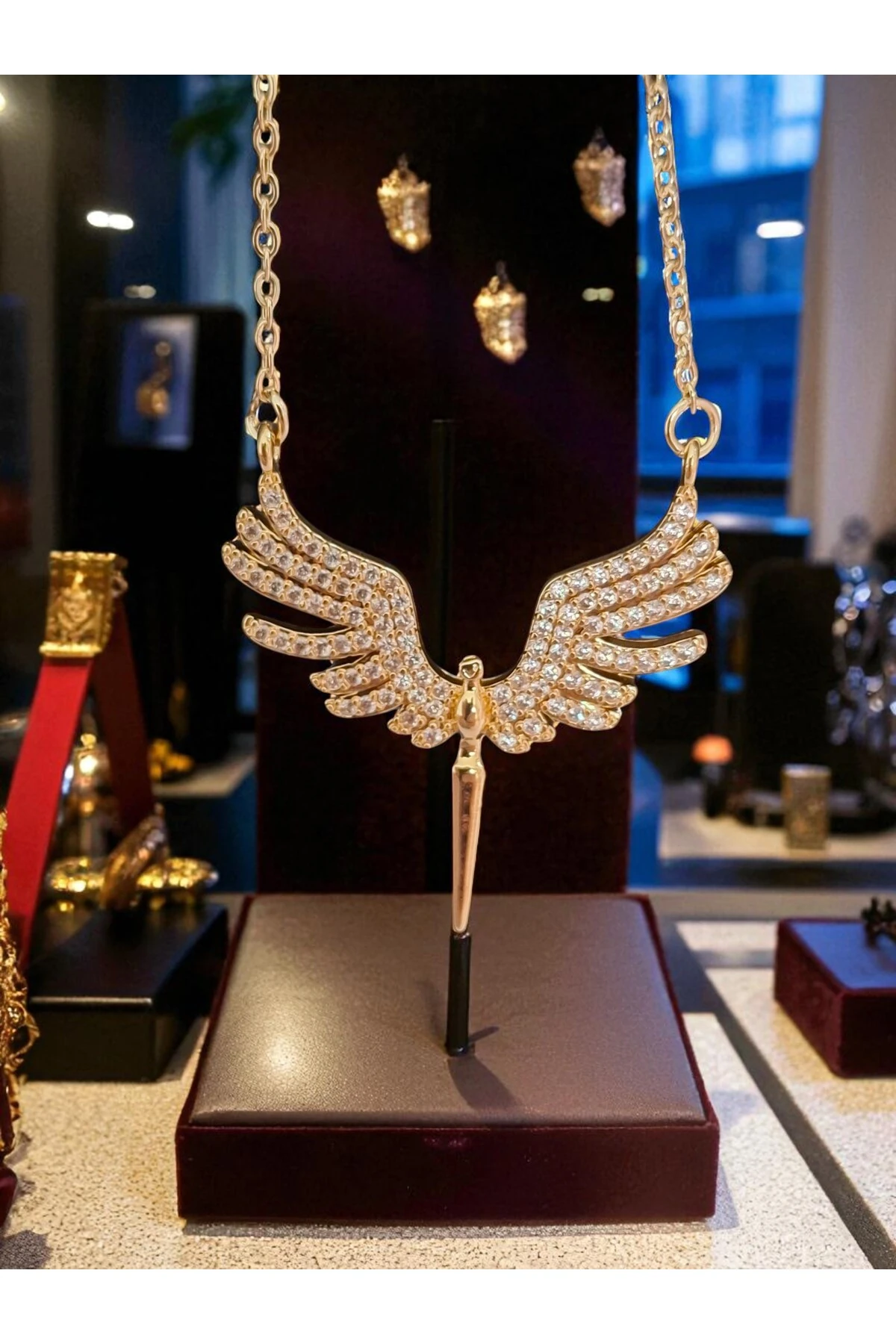 Parlak Zirkon Taşlı Altın Kaplama Anka Kuşu Çelik Kolye – Zarif ve Anlamlı Tasarım