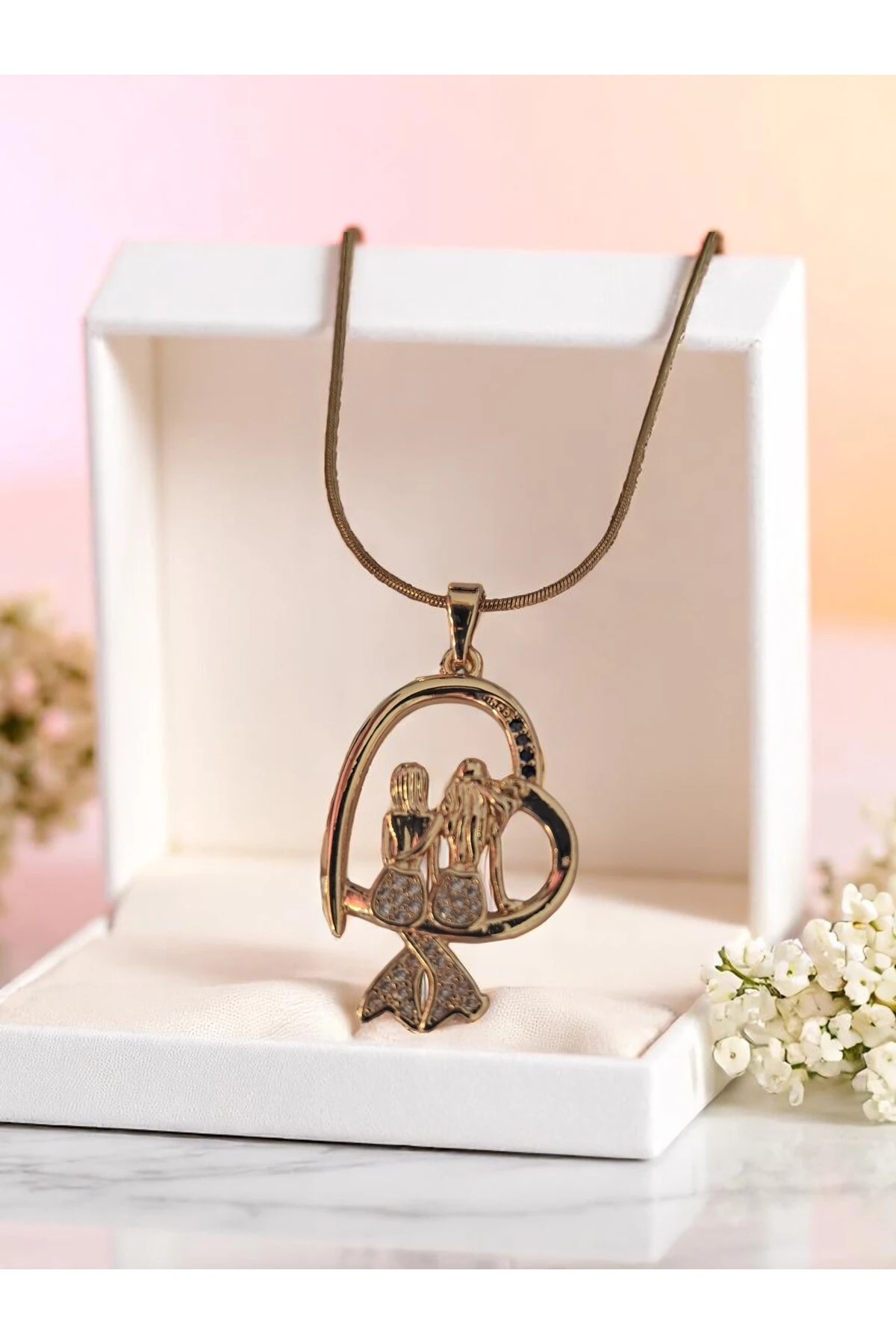 Altın Kaplama Kararmaz Çelik Anne Kız Kolyesi – Sevgi Bağını Simgedeştiren Zamansız Tasarım