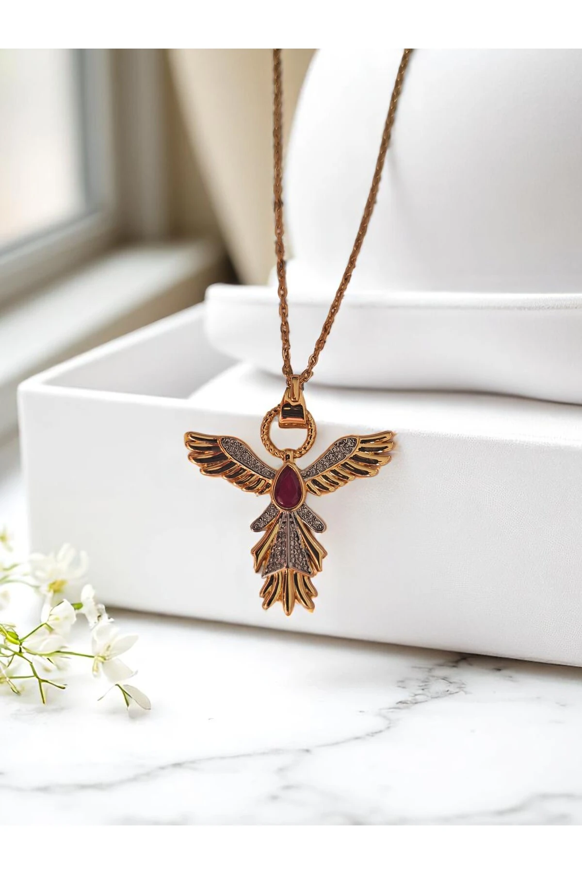 Altın Kaplama Anka Kuşu Kolye – Gücün ve Yeniden Doğuşun Işıltılı Simgesi