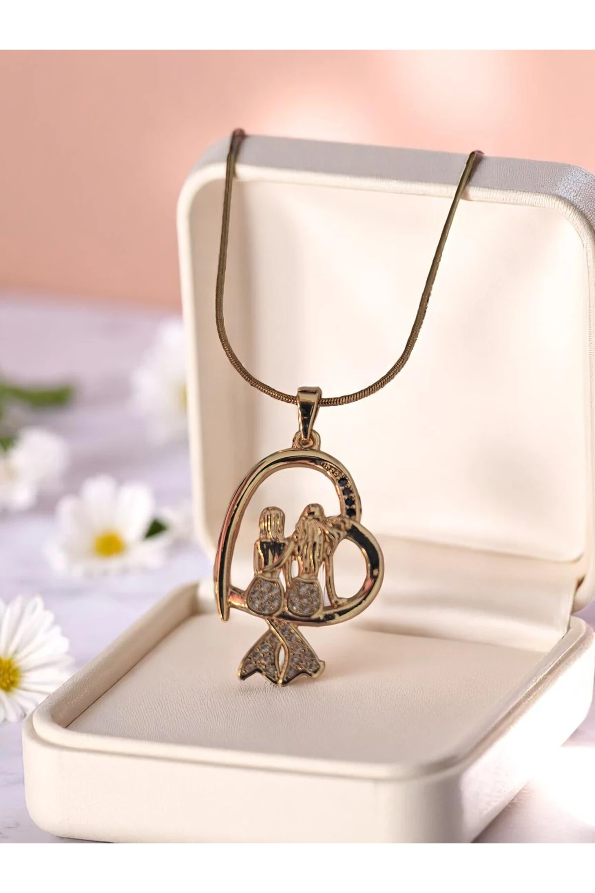 Altın Kaplama Kararmaz Çelik Anne Kız Kolyesi – Sevgi Bağını Simgedeştiren Zamansız Tasarım
