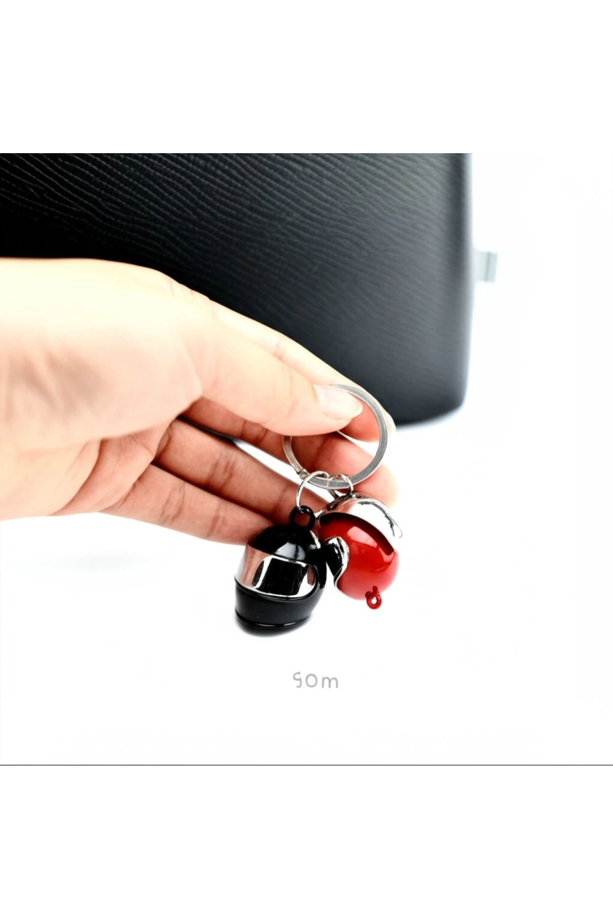 Motor Kaskı Anahtarlık – Renkli Metal Tasarımlı Motosiklet Aksesuarı