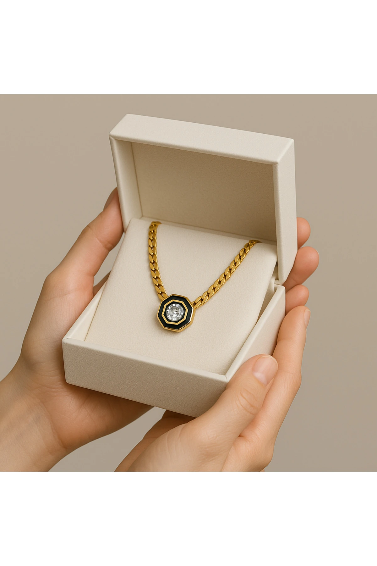 Altın Kaplama Baget Taşlı Çelik Serenay Kolye – Işıltının Zarif Hali