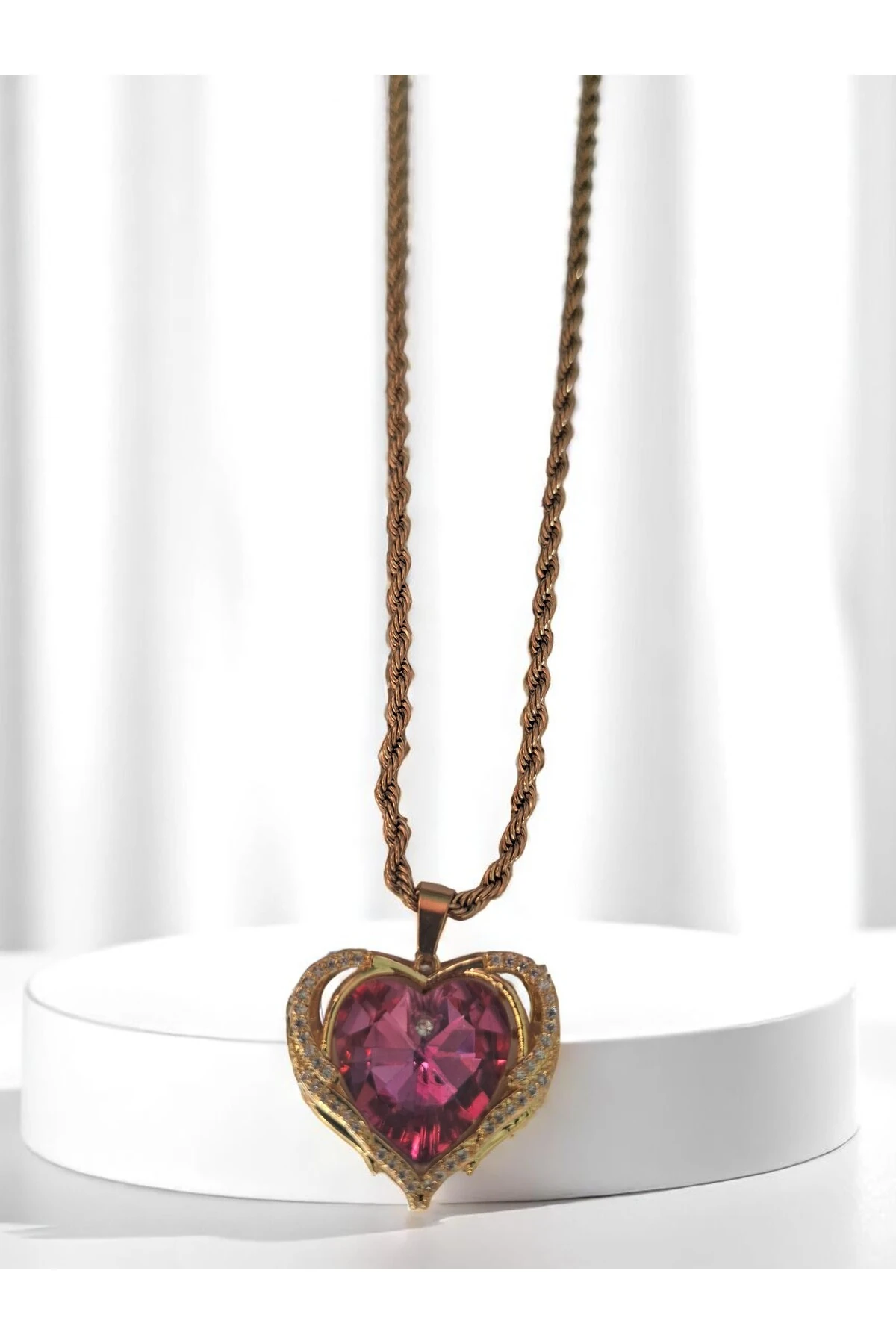 Altın Kaplama Kararmaz Kalpli Zirkon Kolye – Aşkın Işıltılı Simgesi