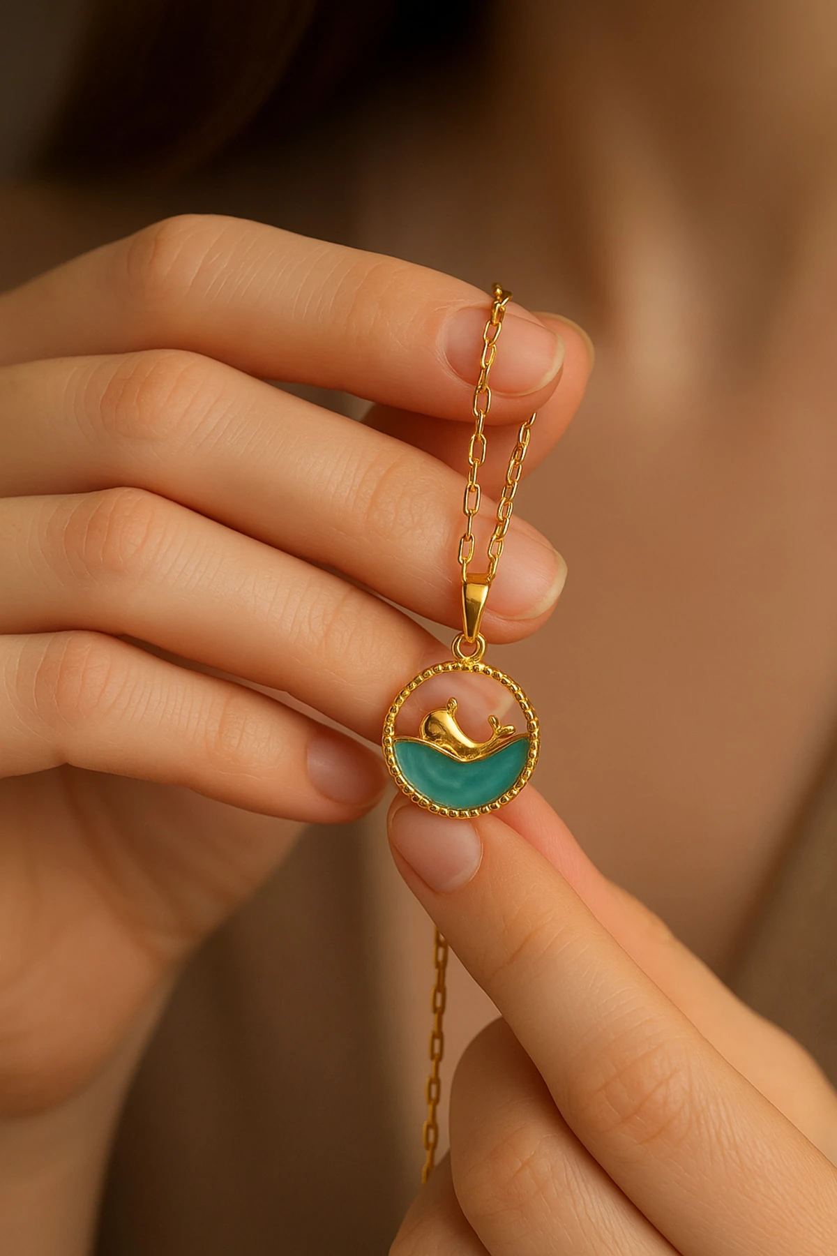 Altın Kaplama Kararmaz Çelik Balık Kolye – Sadelikte Gizli Anlam ve Işıltı