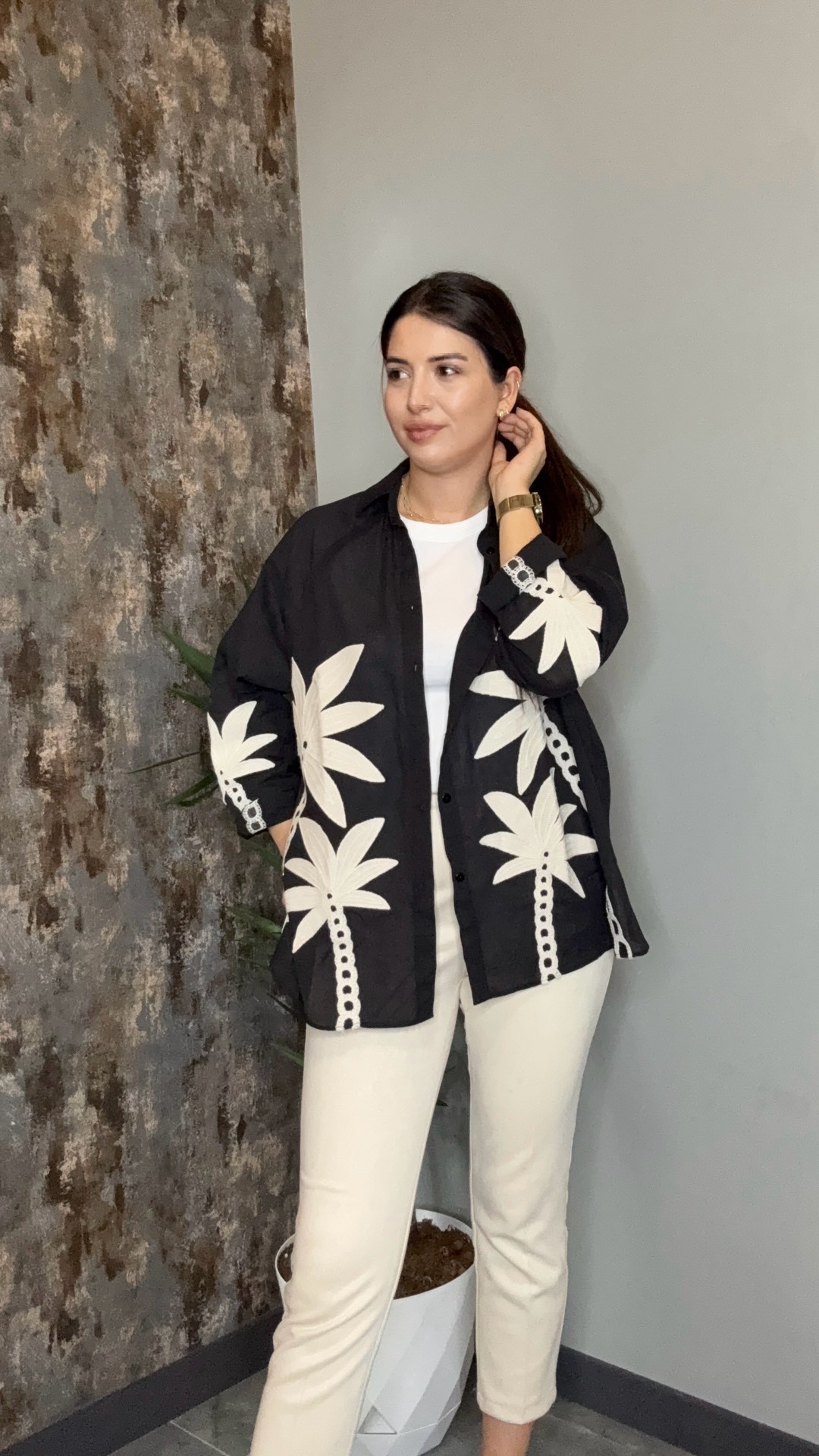 Beyaz Nakışlı Oversize Gömlek