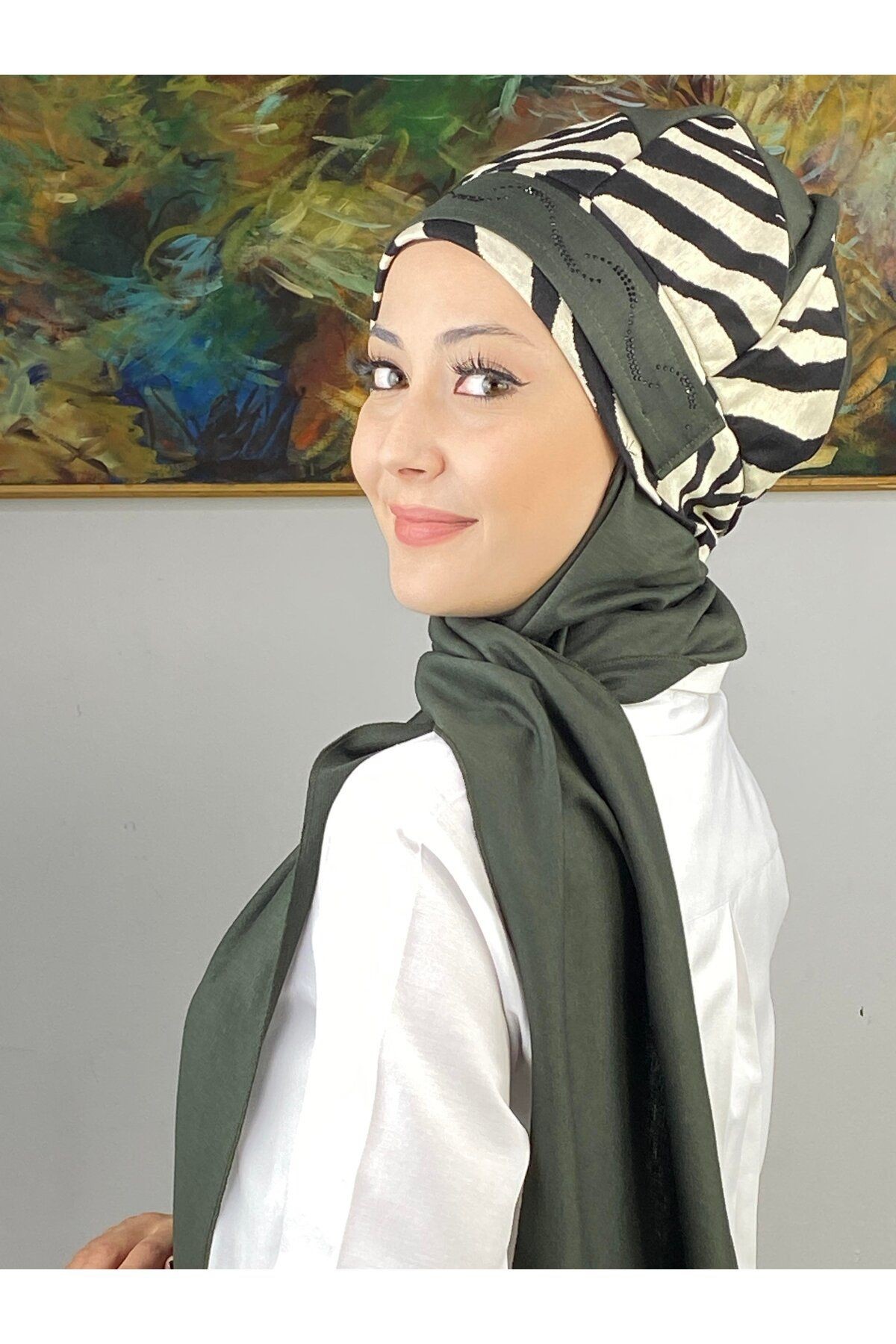 Çarkıfelek Model Taşlı Kemerli Zebra Desen Koyu Neft Yeşil Atkılı Bere