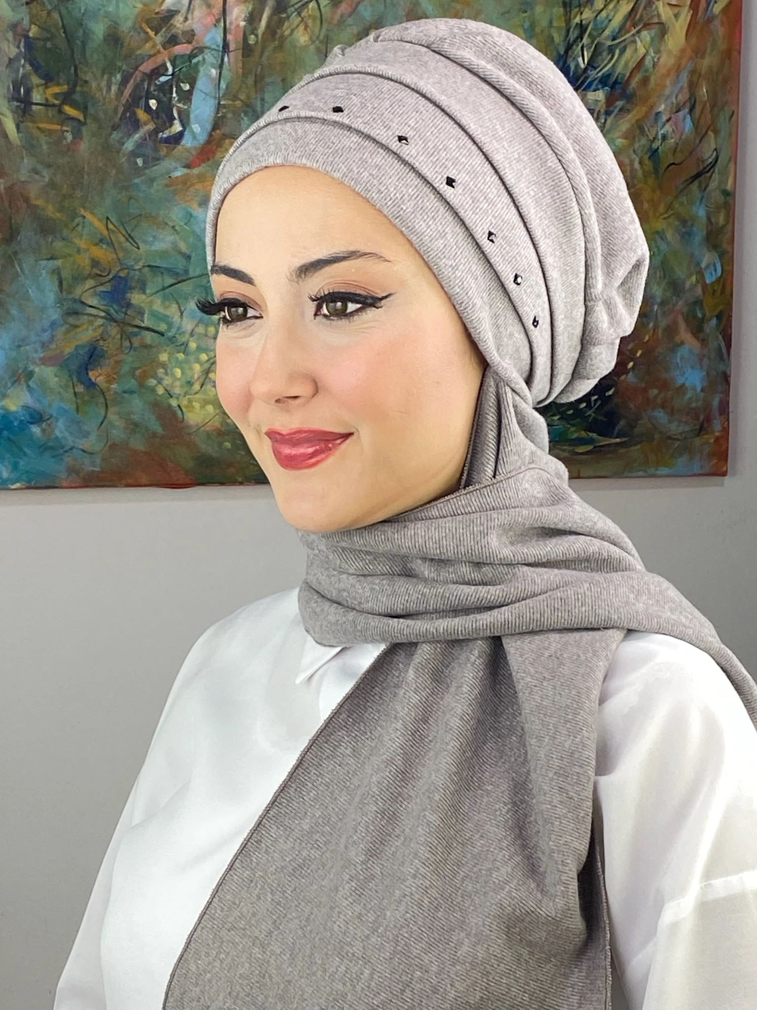 SİYAH KARE TAŞ DETAYLI BERE - ekru