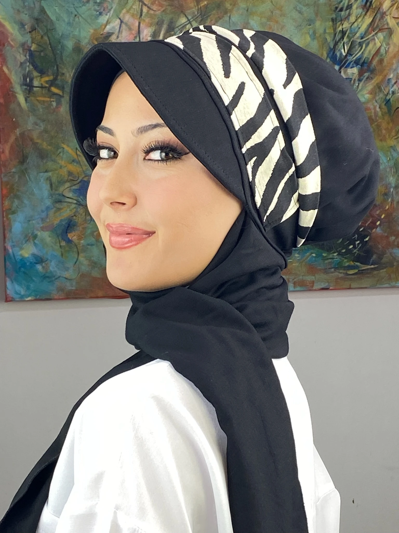 BEYAZ ZEBRA DESENLİ ŞAPKA