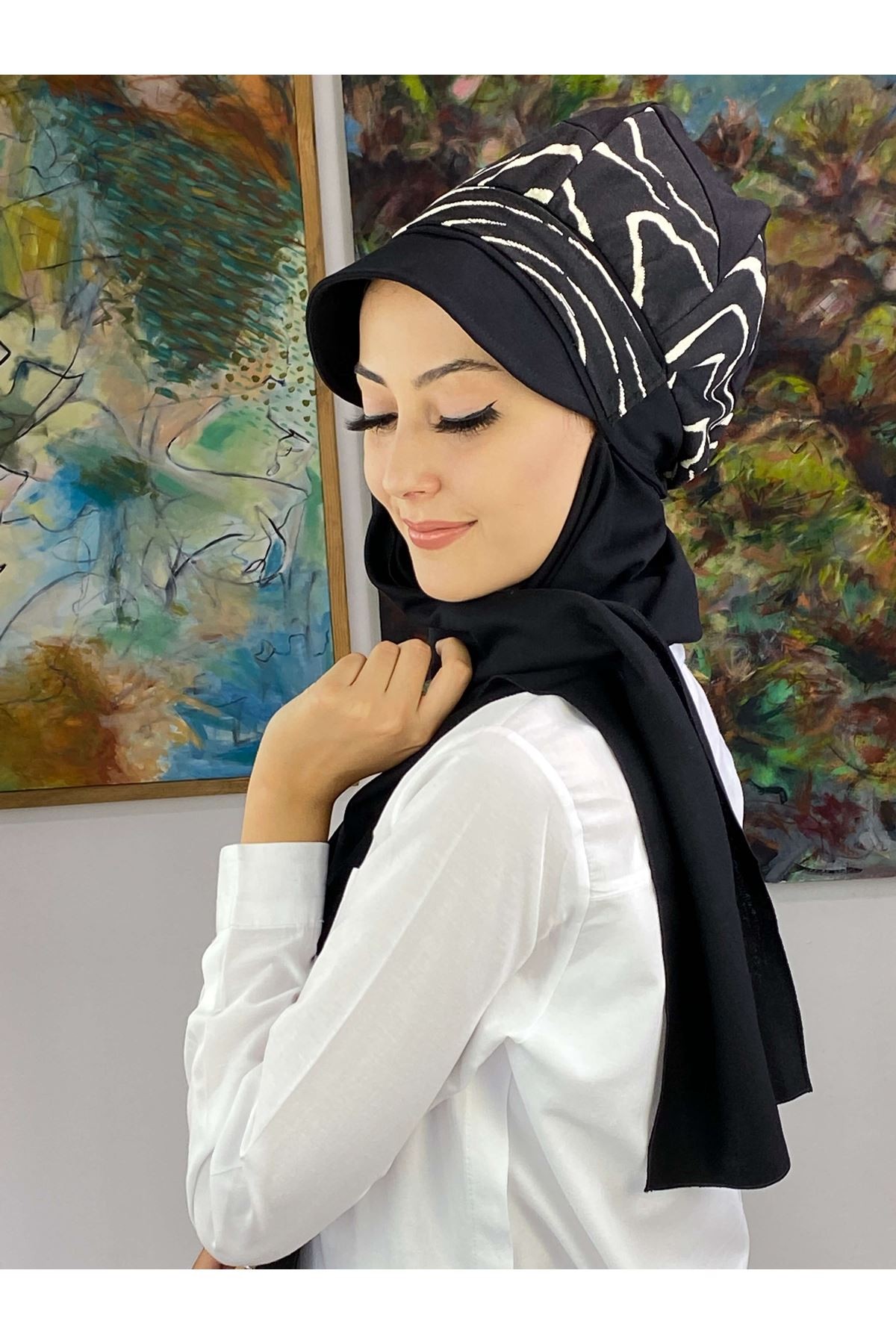 Parlak Zebra Desenli Siyah Tokalı Şapka Şal
