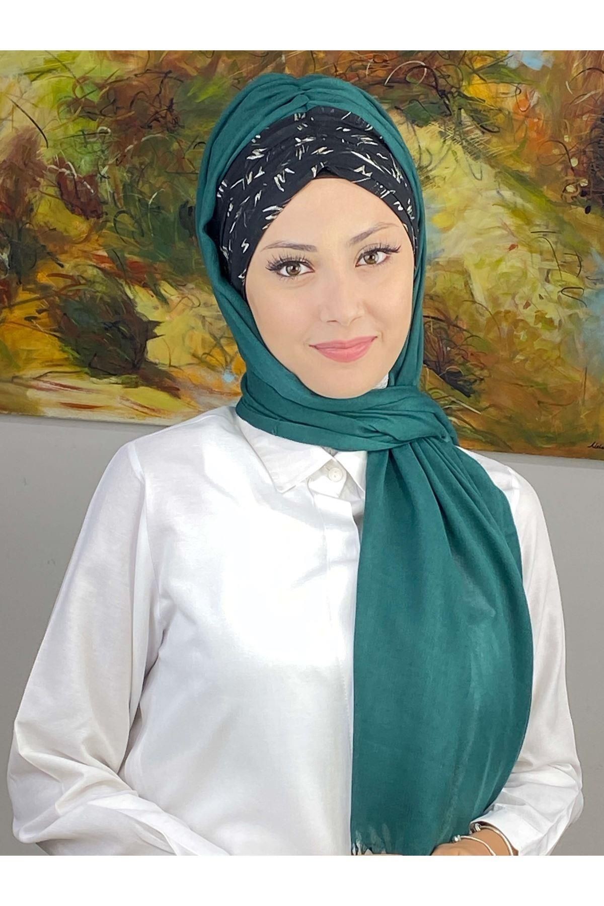 Siyah Beyaz Desenli Zümrüt Yeşili Büzgülü Hazır Şal