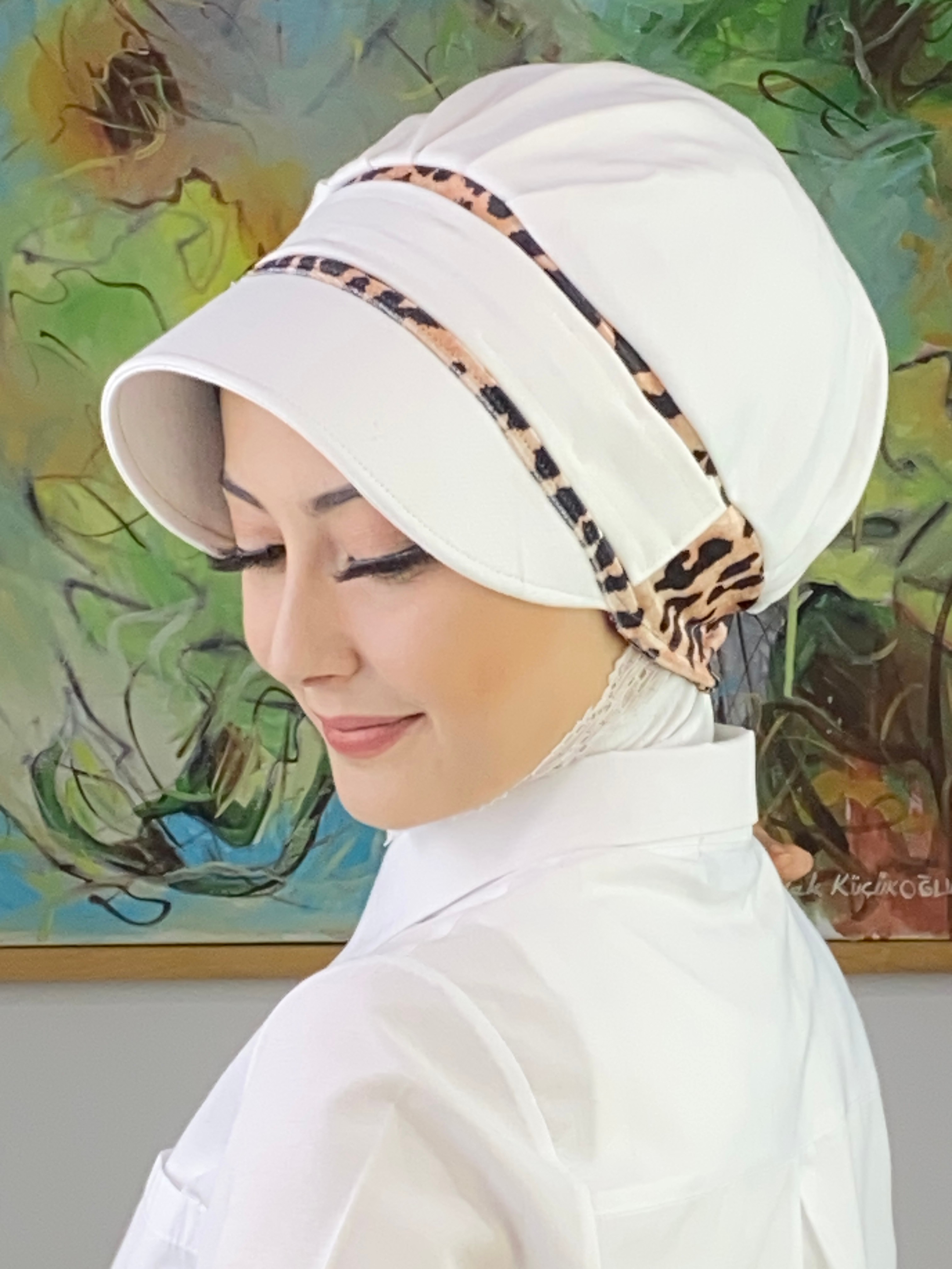 Nazlı Model Tokalı İri Leoparlı Tesettür Şapka
