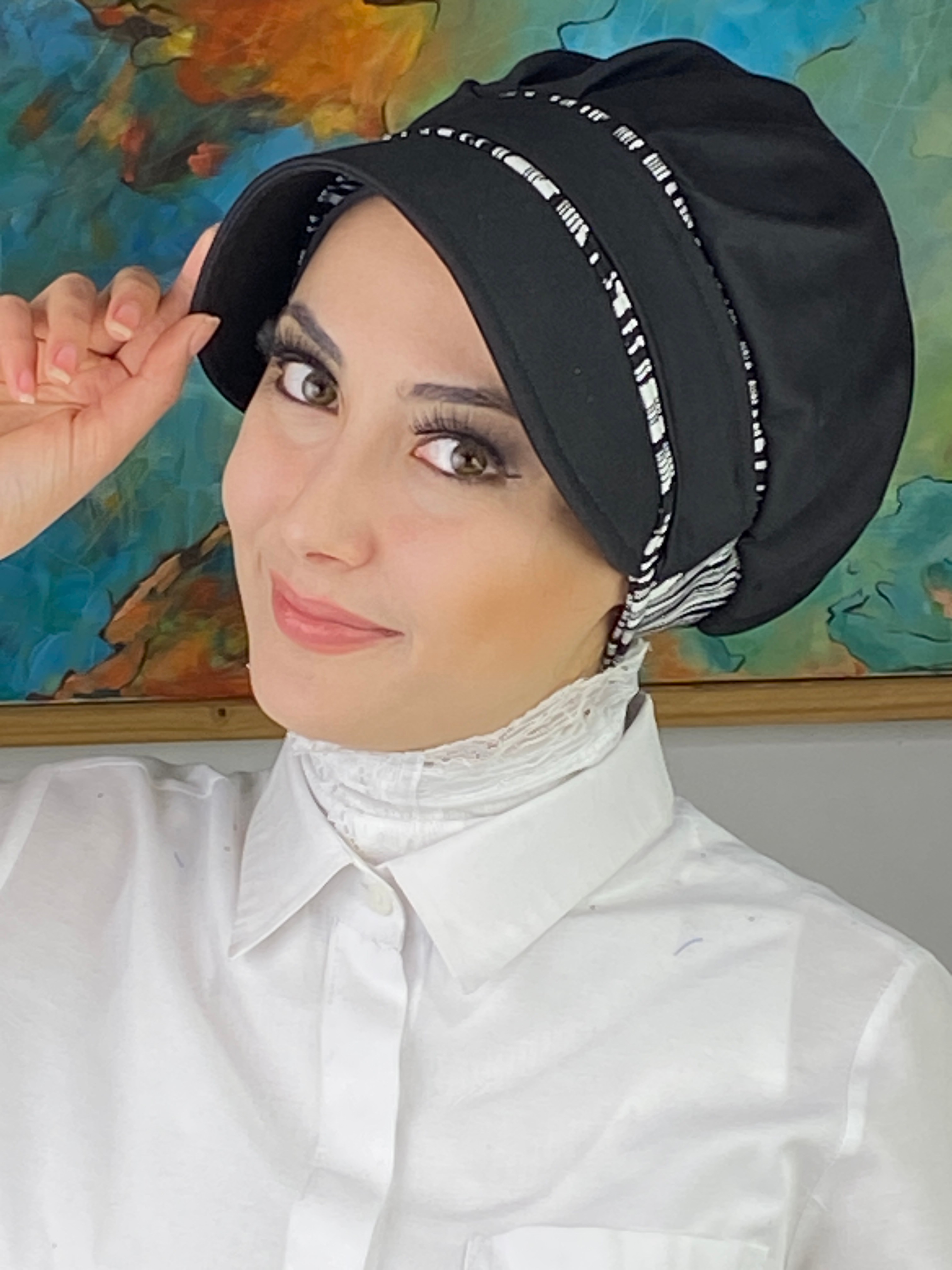 Nazlı Model Tokalı İnce Çizgili Tesettür Şapka