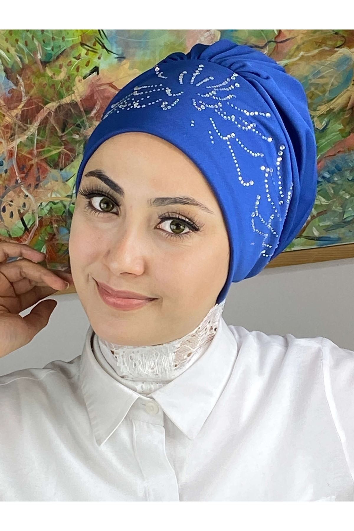 قبعة ساكسفون زرقاء اللون مع أحجار نموذجية على شكل ألعاب نارية