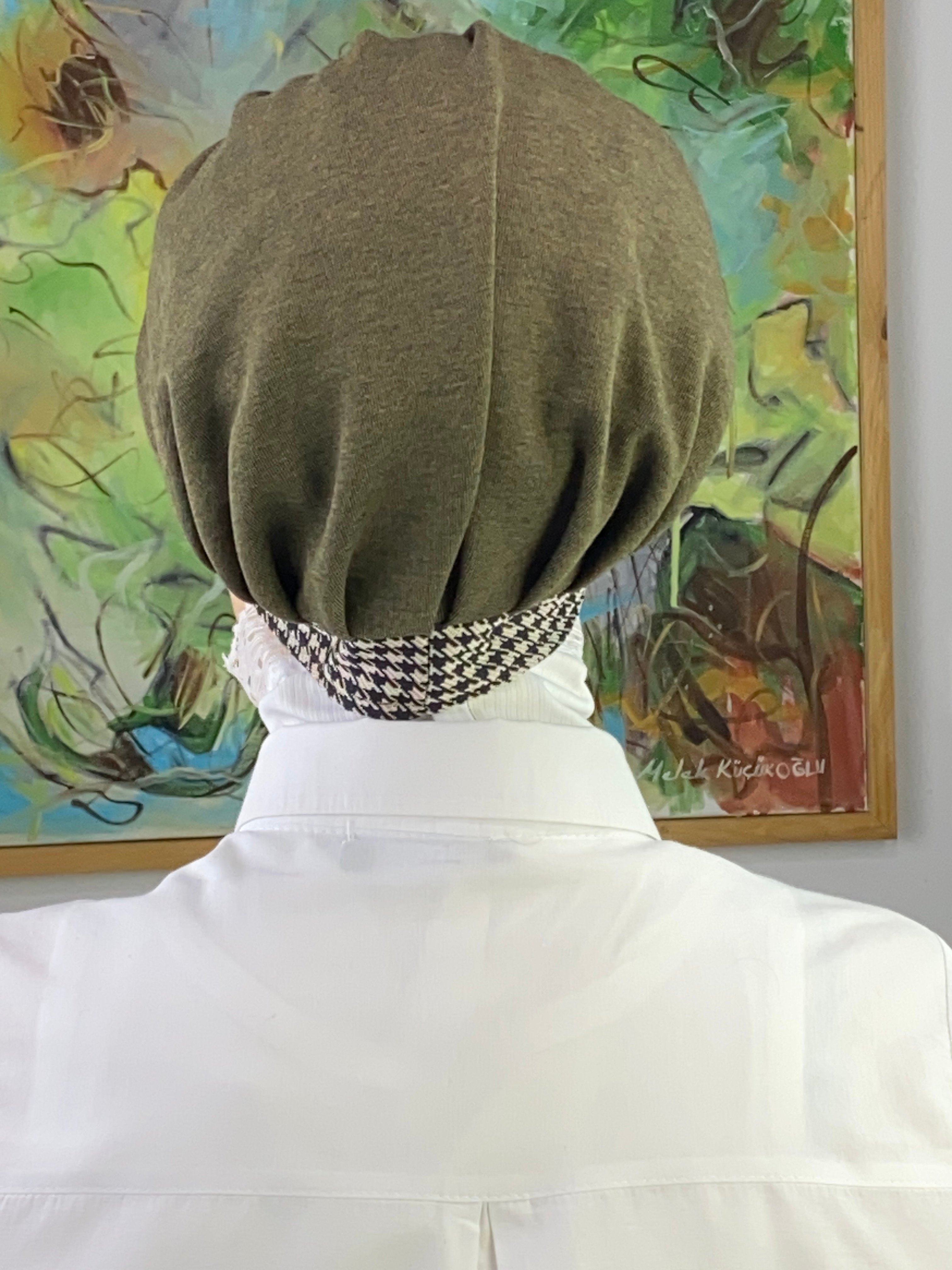 Nazlı Model Tokalı  Kazayaklı Tesettür Şapka
