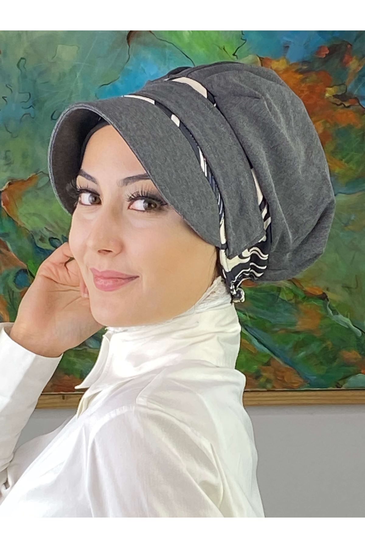 Nazlı Model Tokalı Siyah Krem Çizgili Zebra Desen Tesettür Koyu Gri Şapka