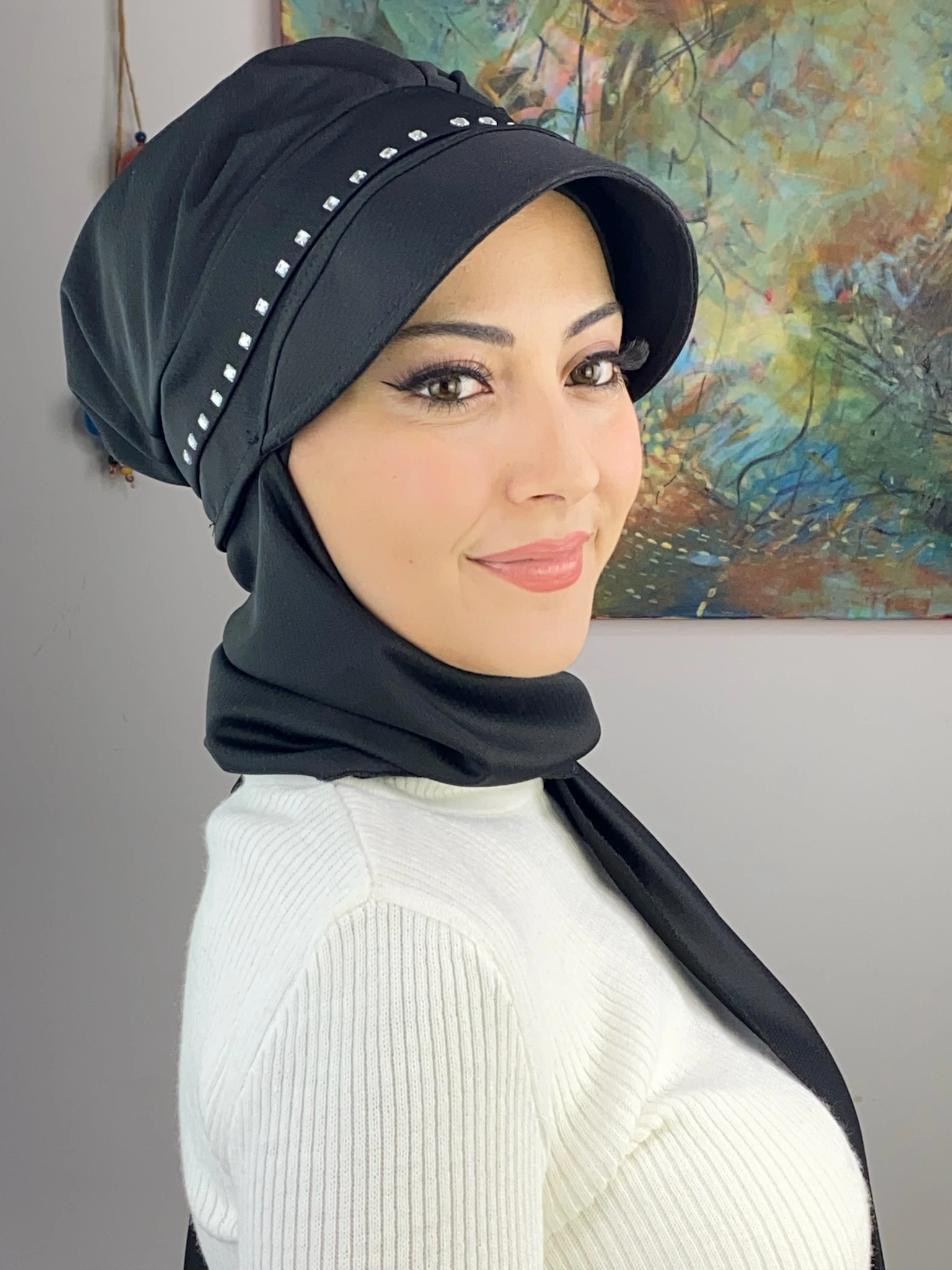 KARE TAŞ DETAYLI ŞAPKA 