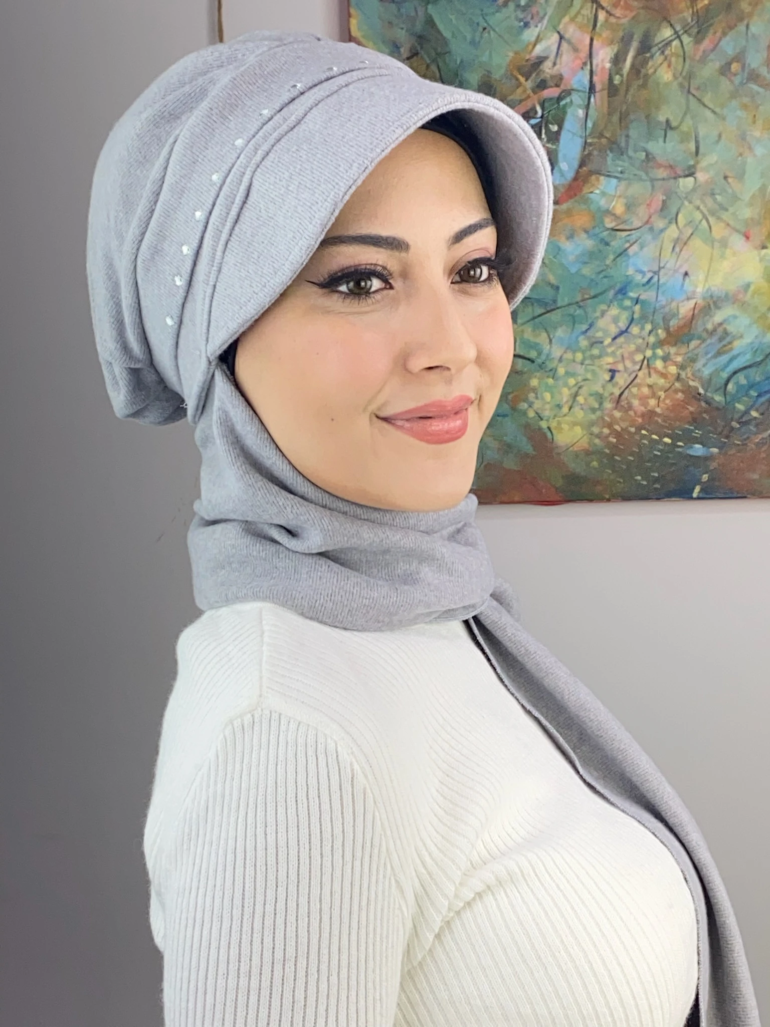 KARE TAŞ DETAYLI ŞAPKA 