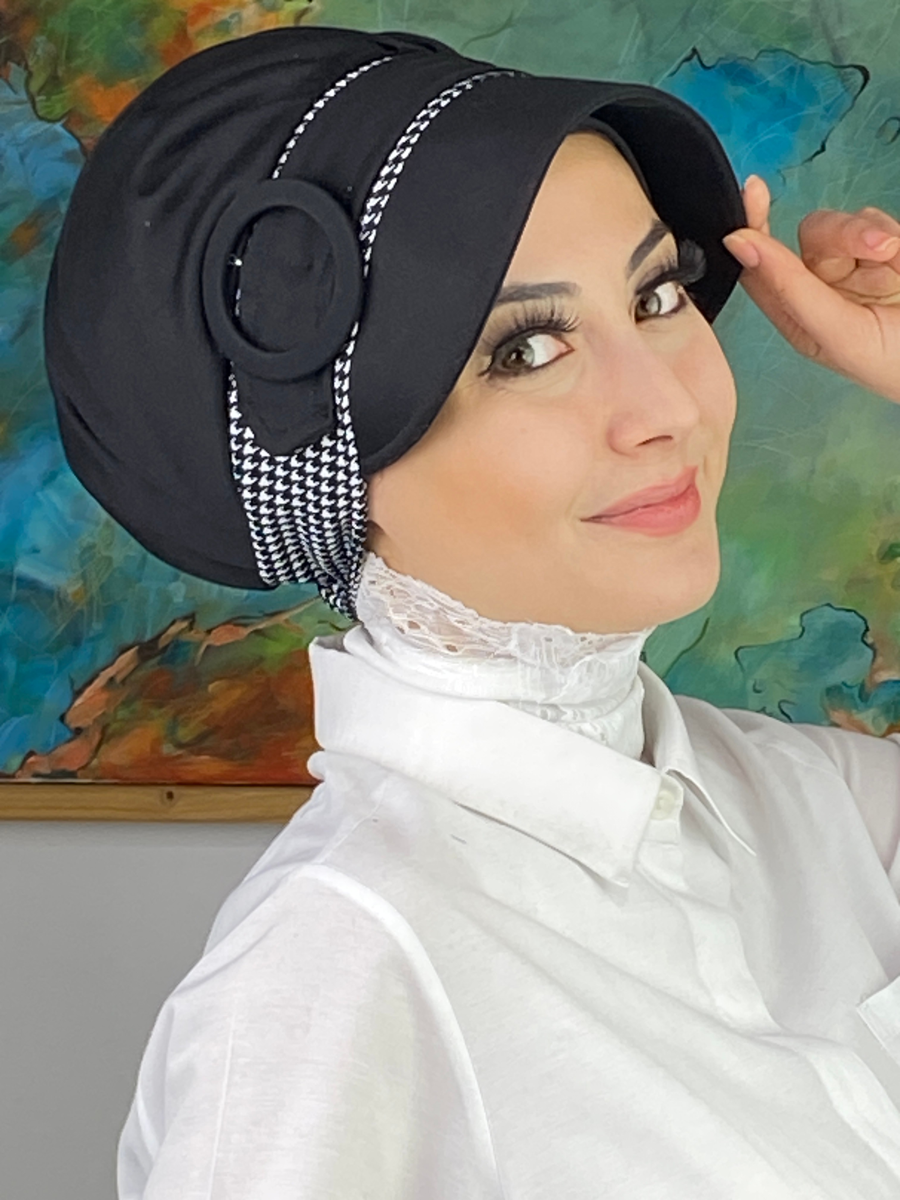 Nazlı Model Tokalı  İri Siyah&Beyaz Kazayaklı Tesettür Şapka