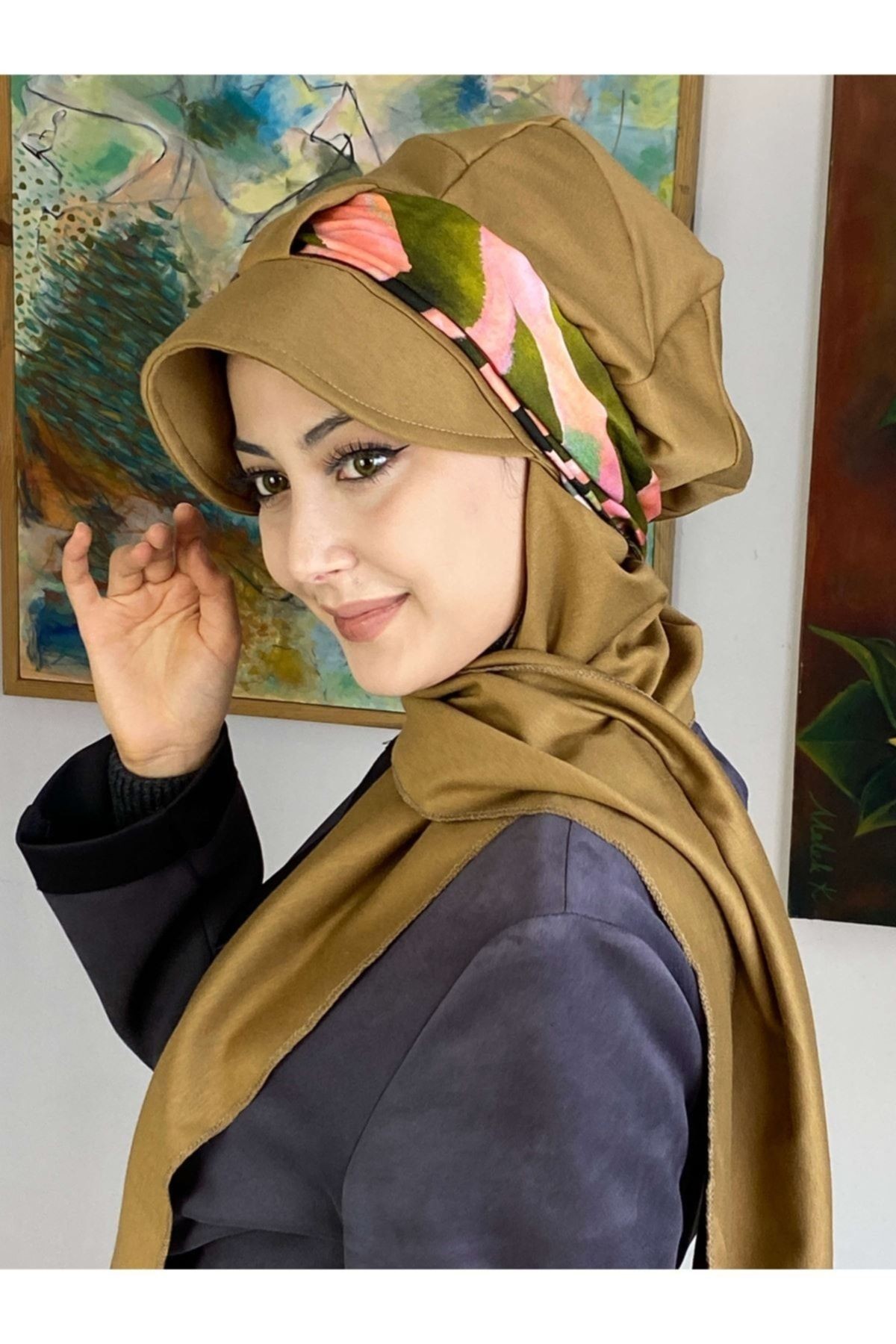 Karışık Renkli Cırtcırtlı Fularlı Açık Sütlü Kahve Atkılı Tek Biritli Şapka Şal