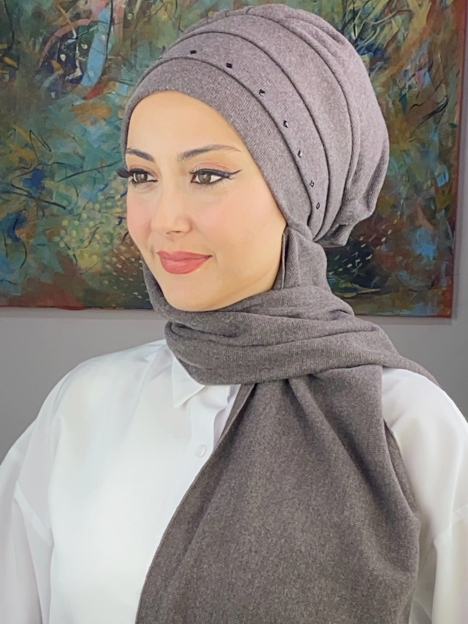 SİYAH KARE TAŞ DETAYLI BERE - koyu kahve