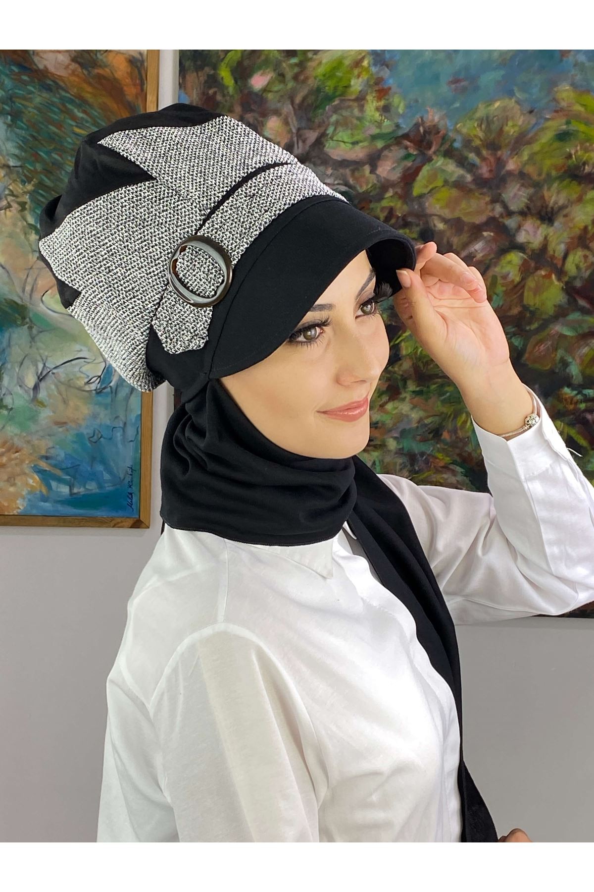 Siyah Beyaz Kırçıllı Tokalı Şapka Şal