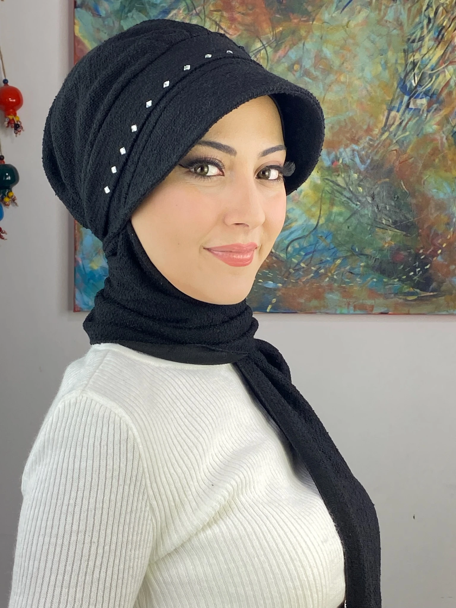 KARE TAŞ DETAYLI ŞAPKA