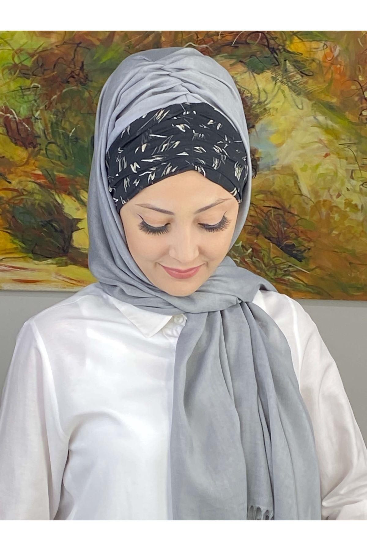 Siyah Beyaz Desenli Açık Gri Büzgülü Hazır Şal
