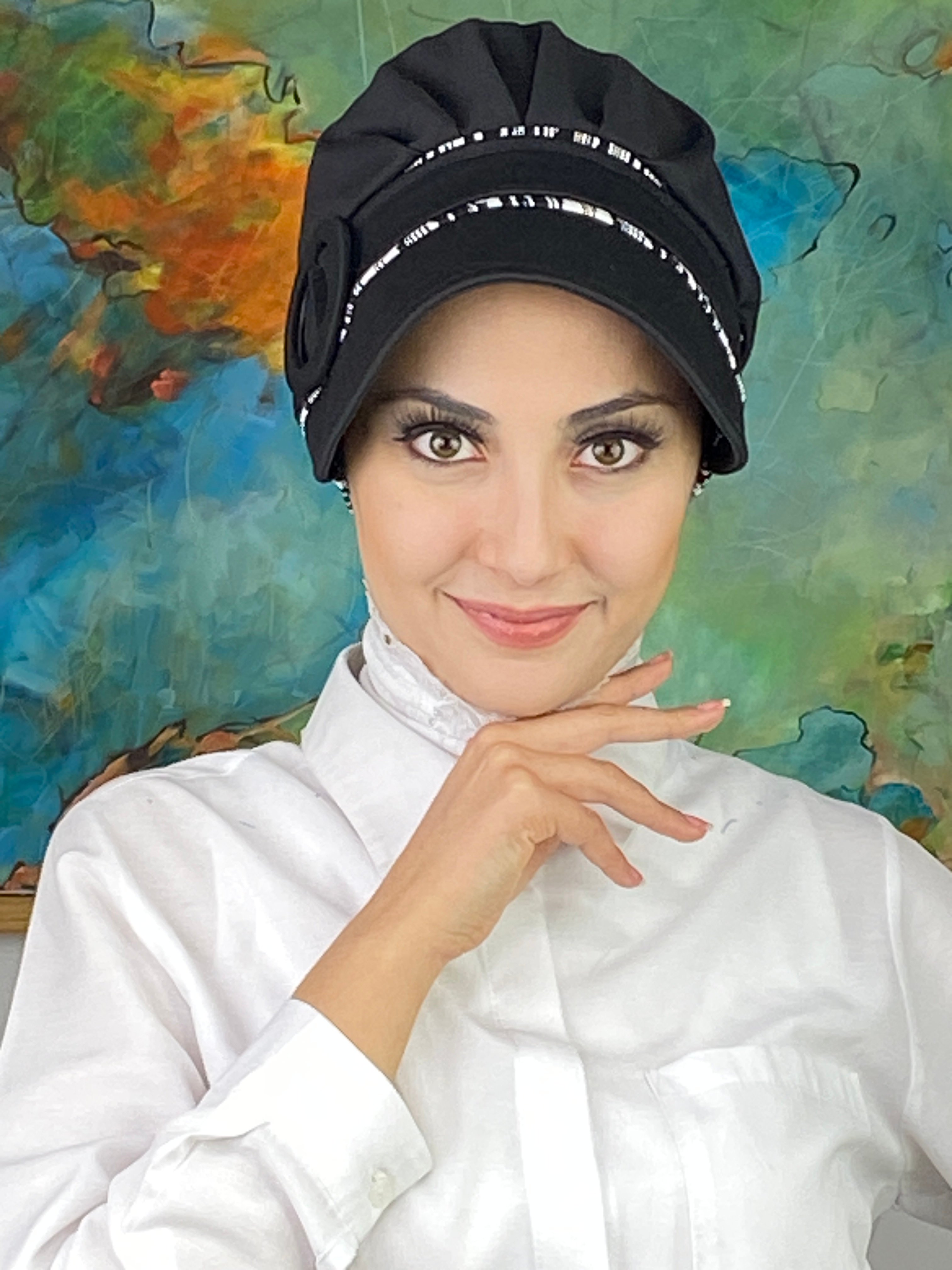 Nazlı Model Tokalı İnce Çizgili Tesettür Şapka