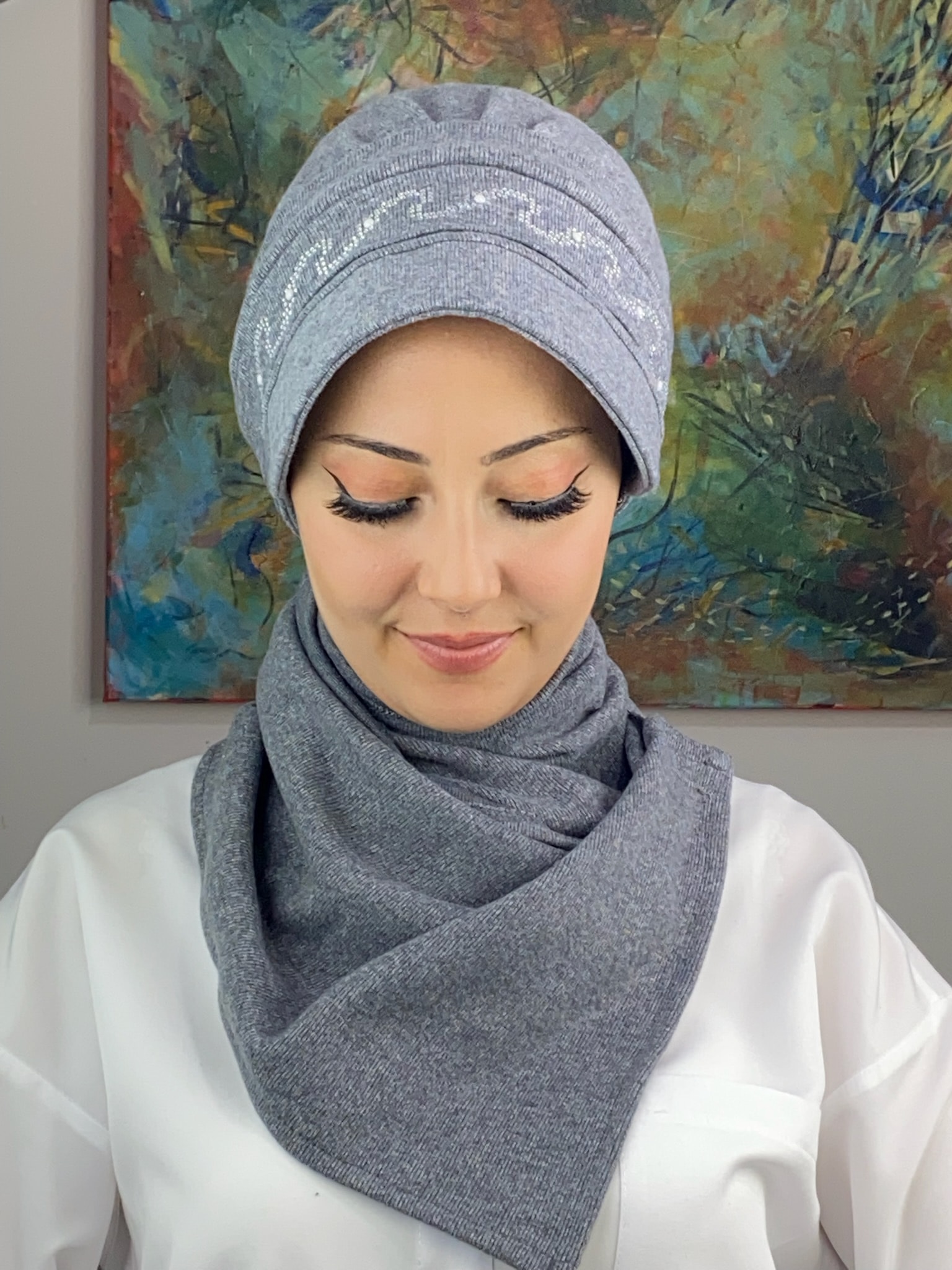 DEĞİŞİK DESEN İNCİ DETAYLI İKİLİ TAKIM ŞAPKA 