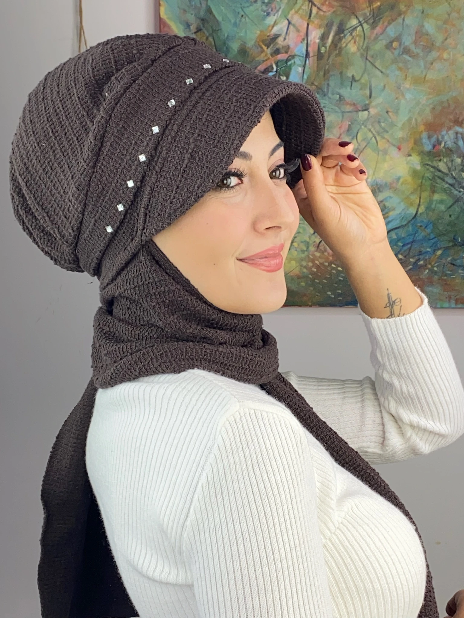 KARE TAŞ DETAYLI ŞAPKA