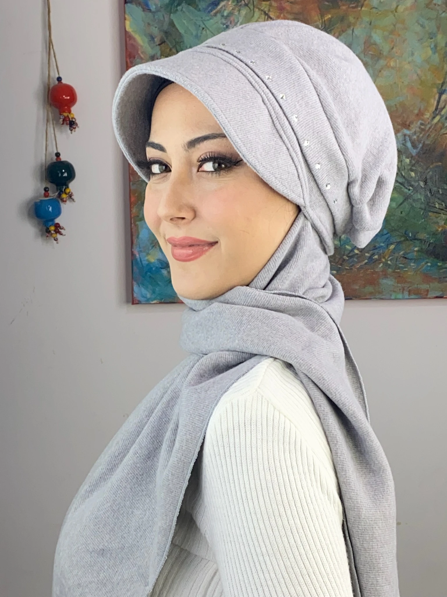 KARE TAŞ DETAYLI ŞAPKA 