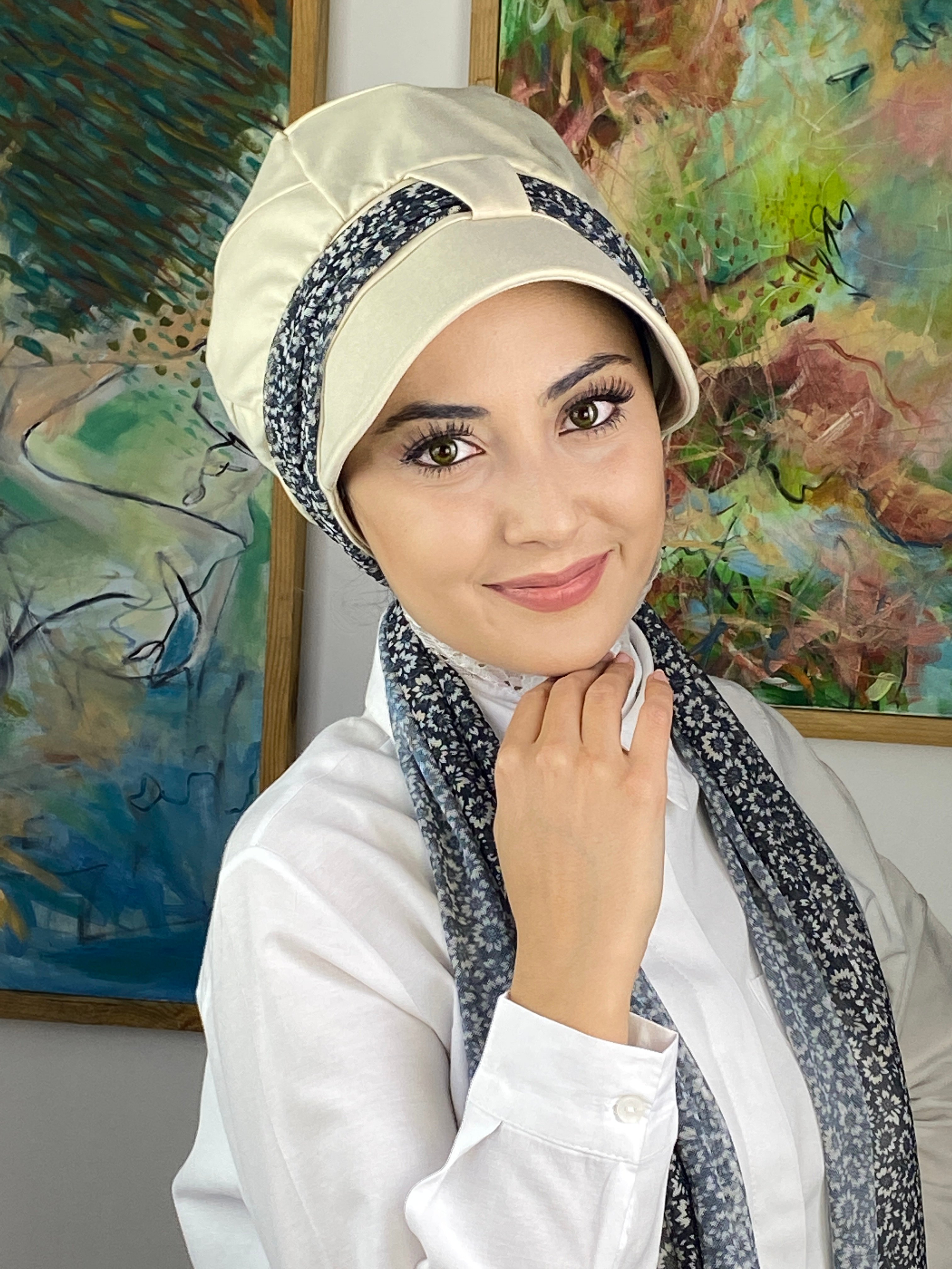 Tek Biritli Fularlı Şapka - Fildişi - siyah çiçekli