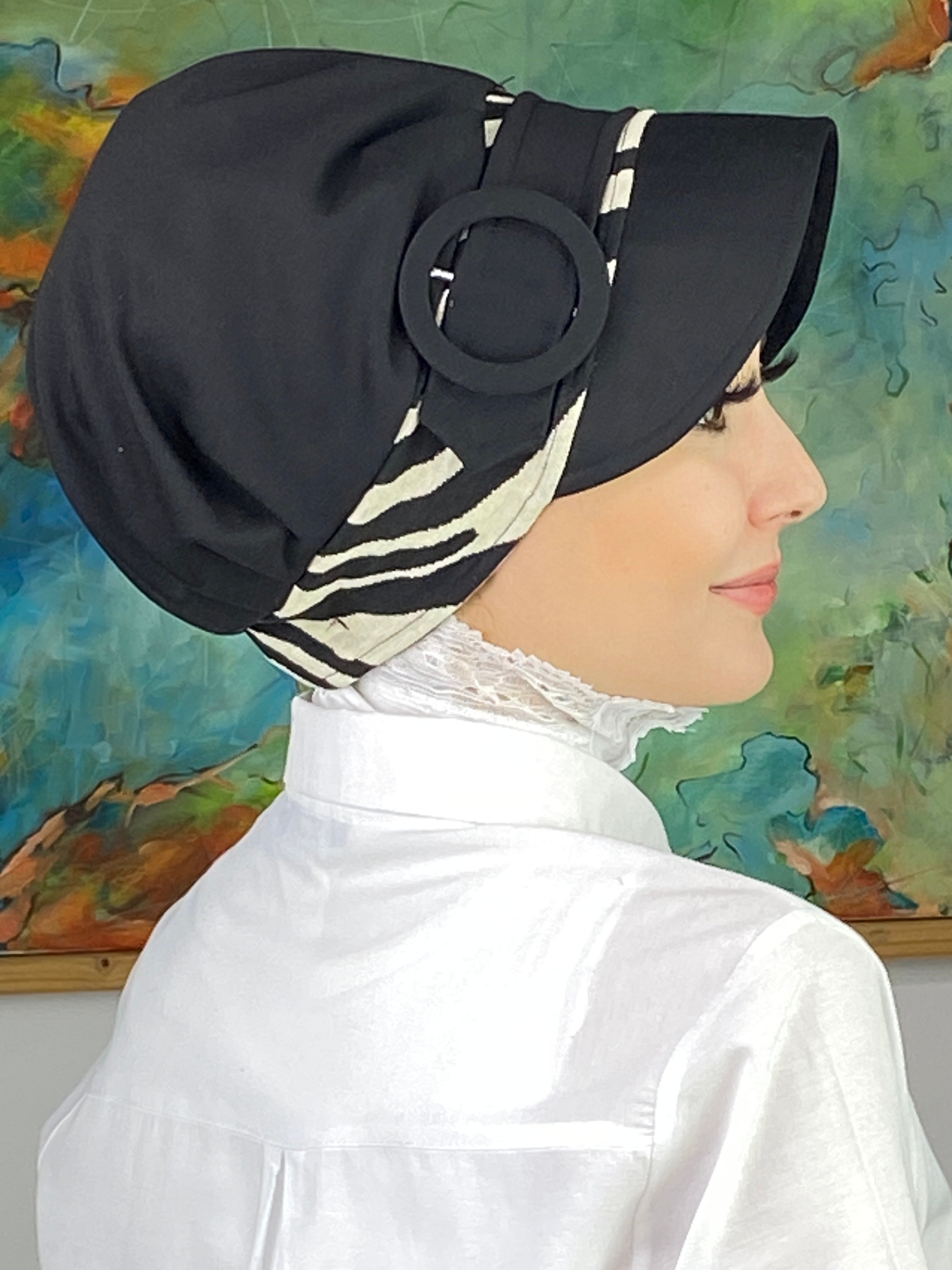 Nazlı Model Tokalı İri Krem Çizgili Zebra Desen Tesettür Şapka