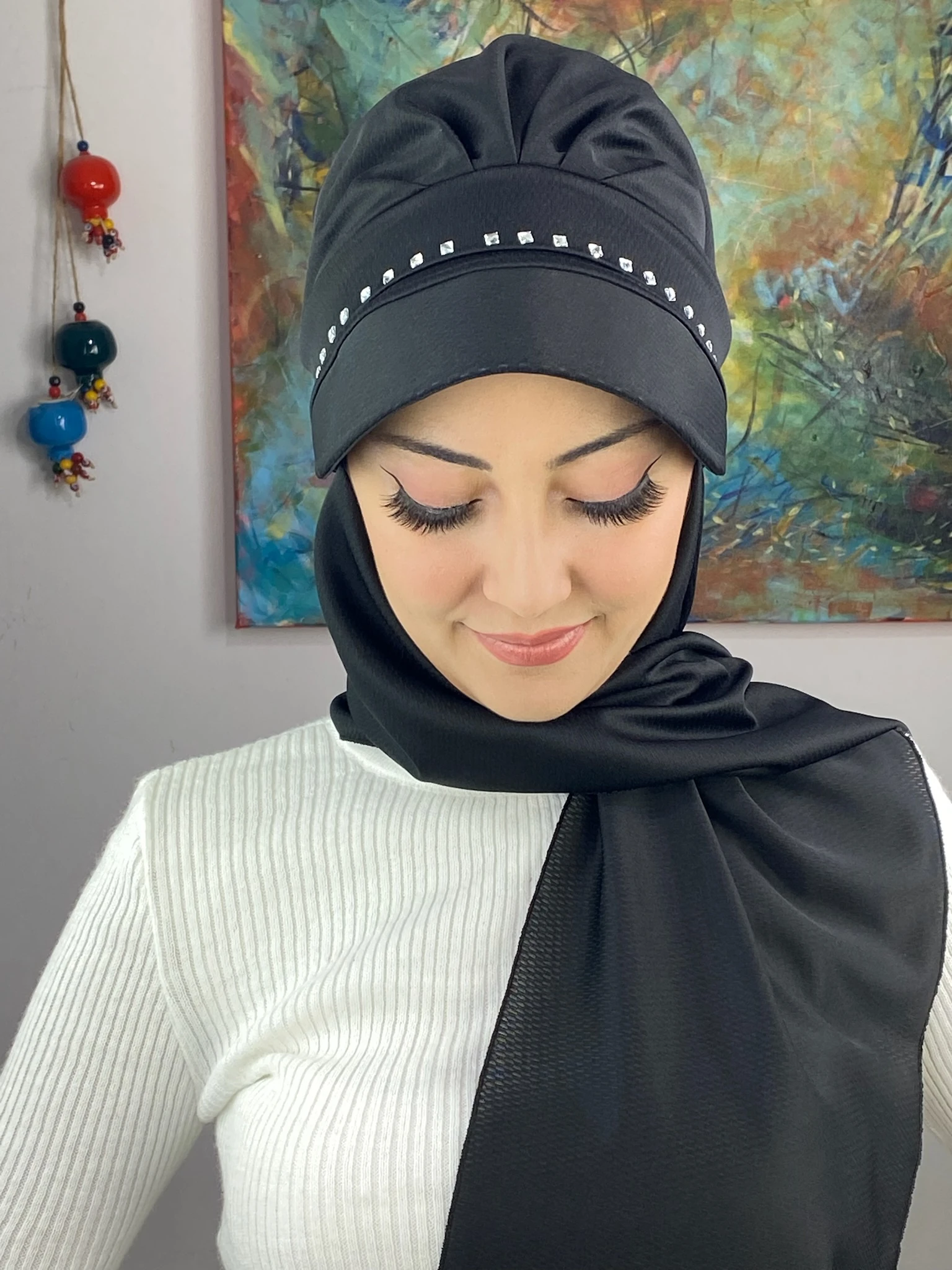 KARE TAŞ DETAYLI ŞAPKA 