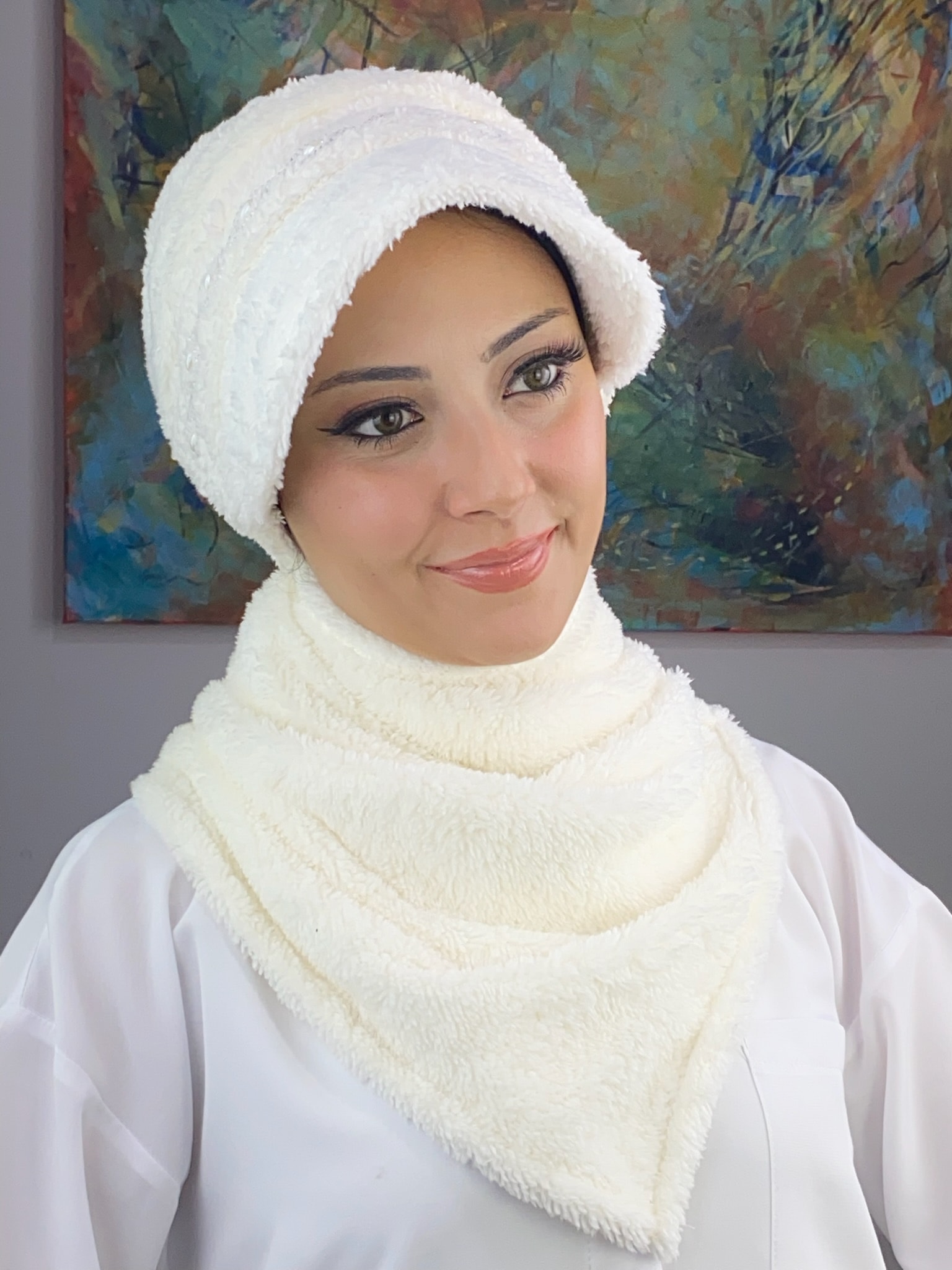PELUŞ İNCİ TAŞ DETAYLI ŞAPKA 