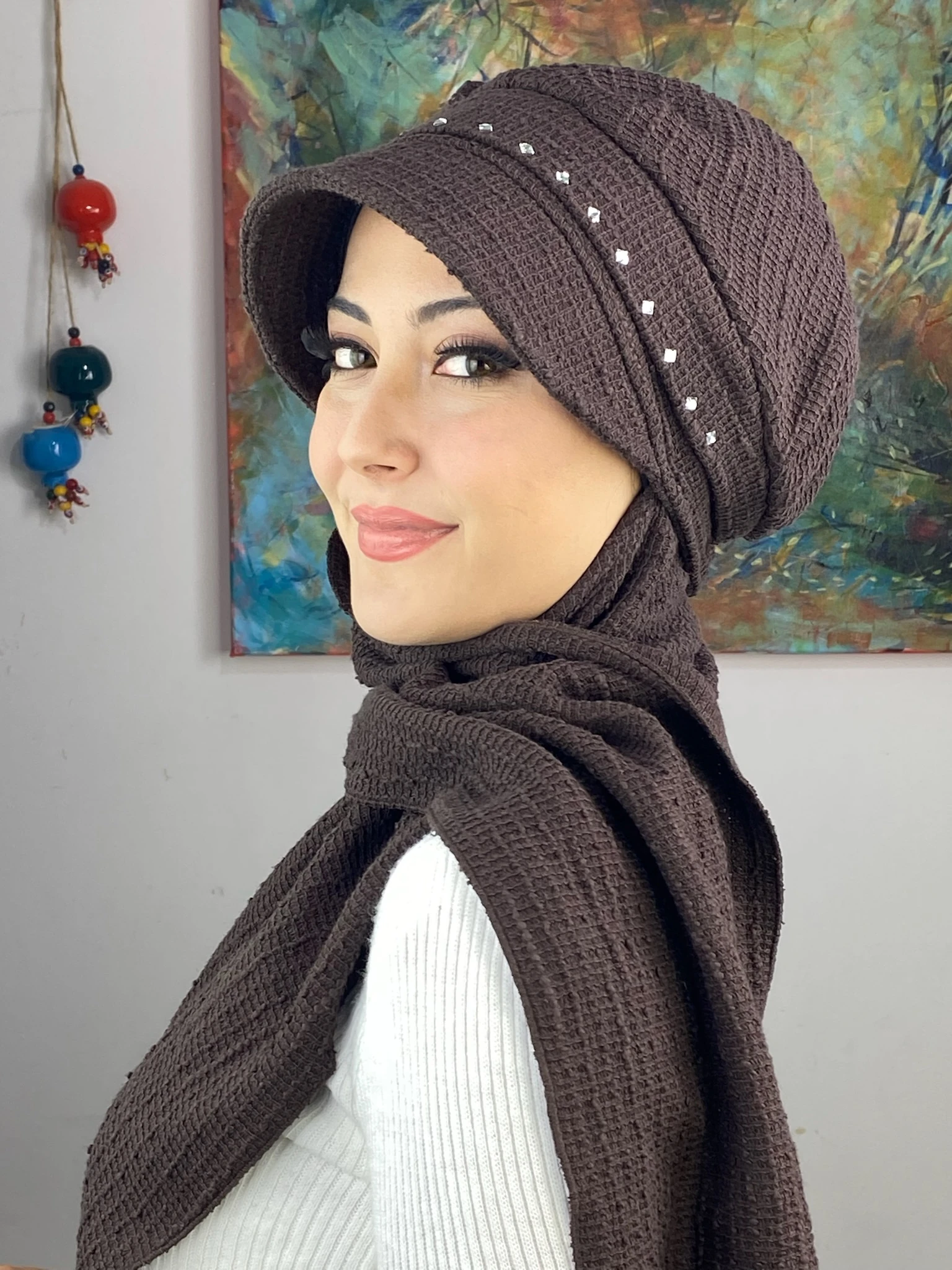 KARE TAŞ DETAYLI ŞAPKA