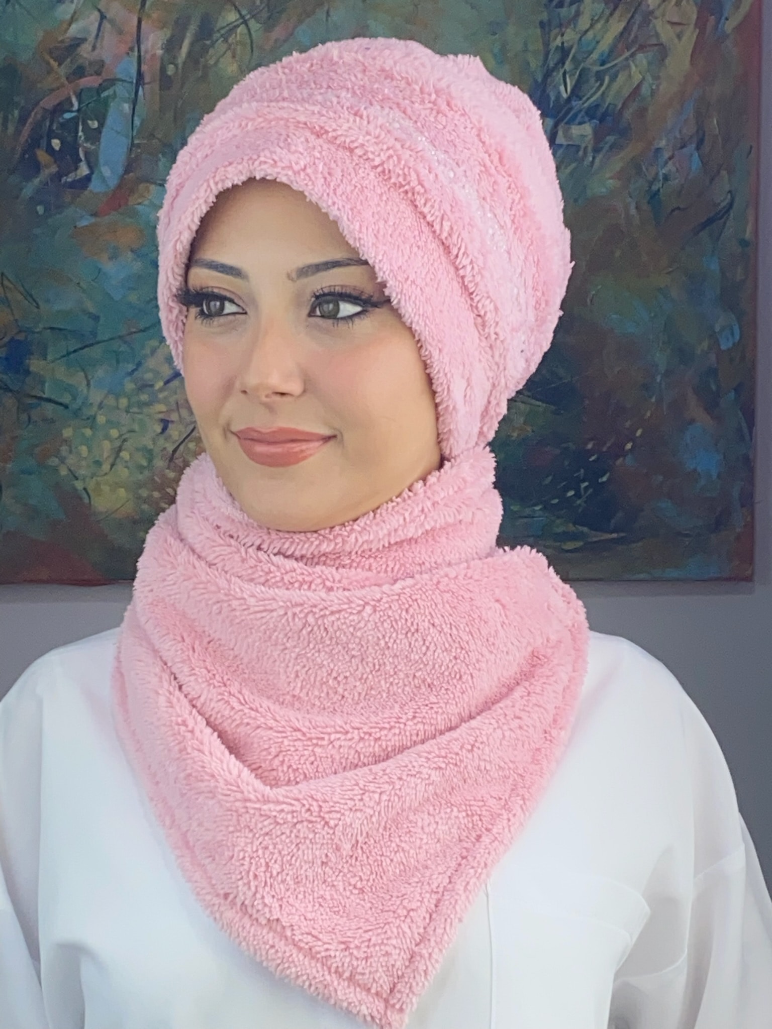 PELUŞ KARE TAŞ DETAYLI BERE
