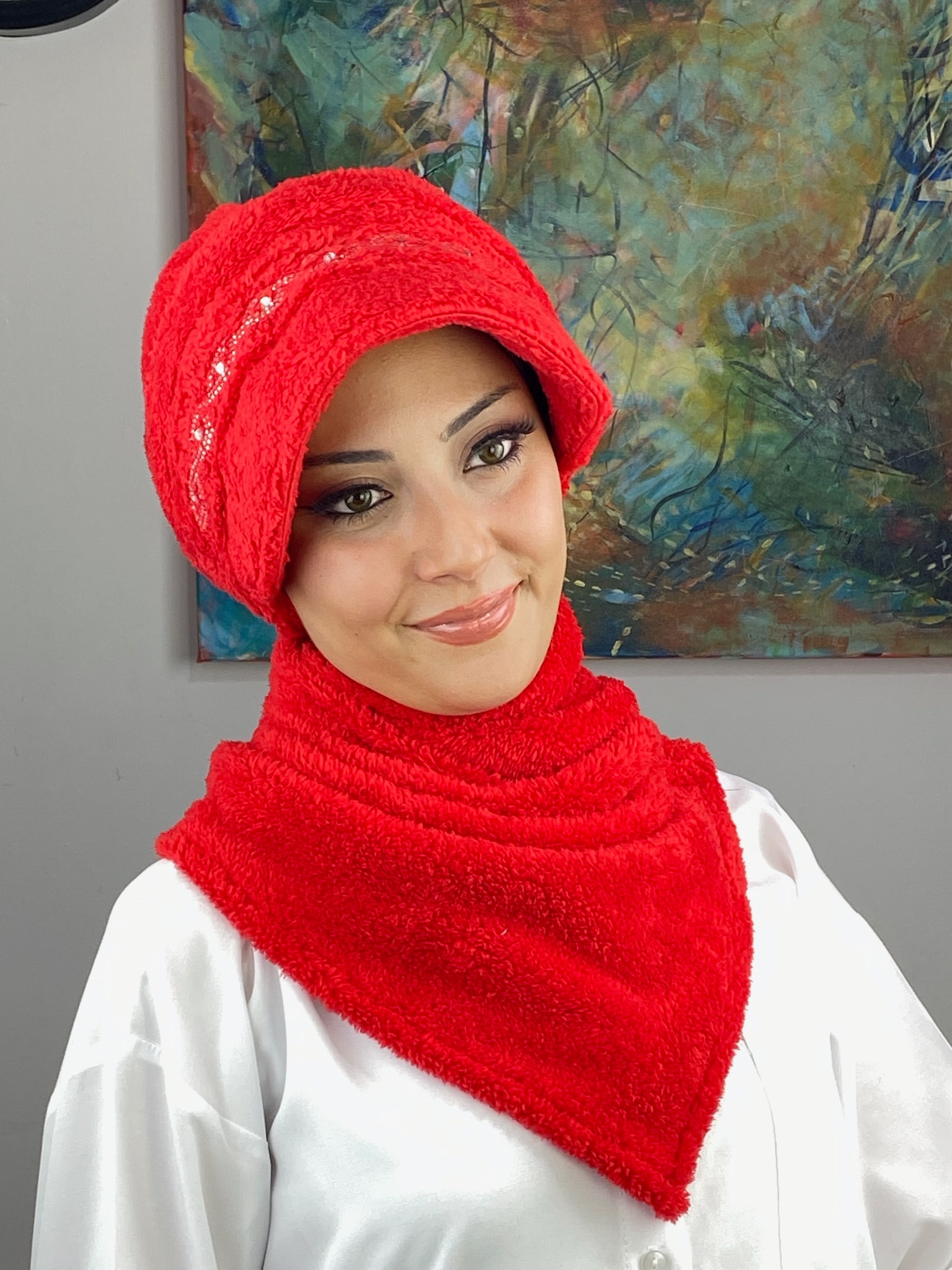 PELUŞ KARE TAŞ DETAYLI ŞAPKA 