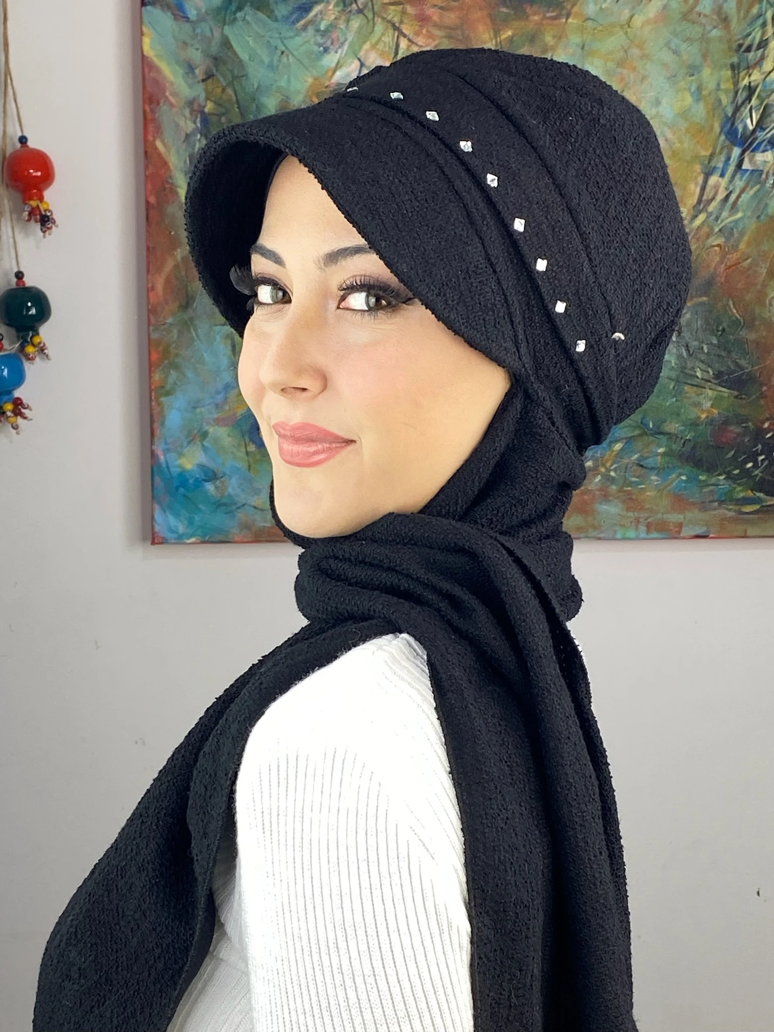 KARE TAŞ DETAYLI ŞAPKA