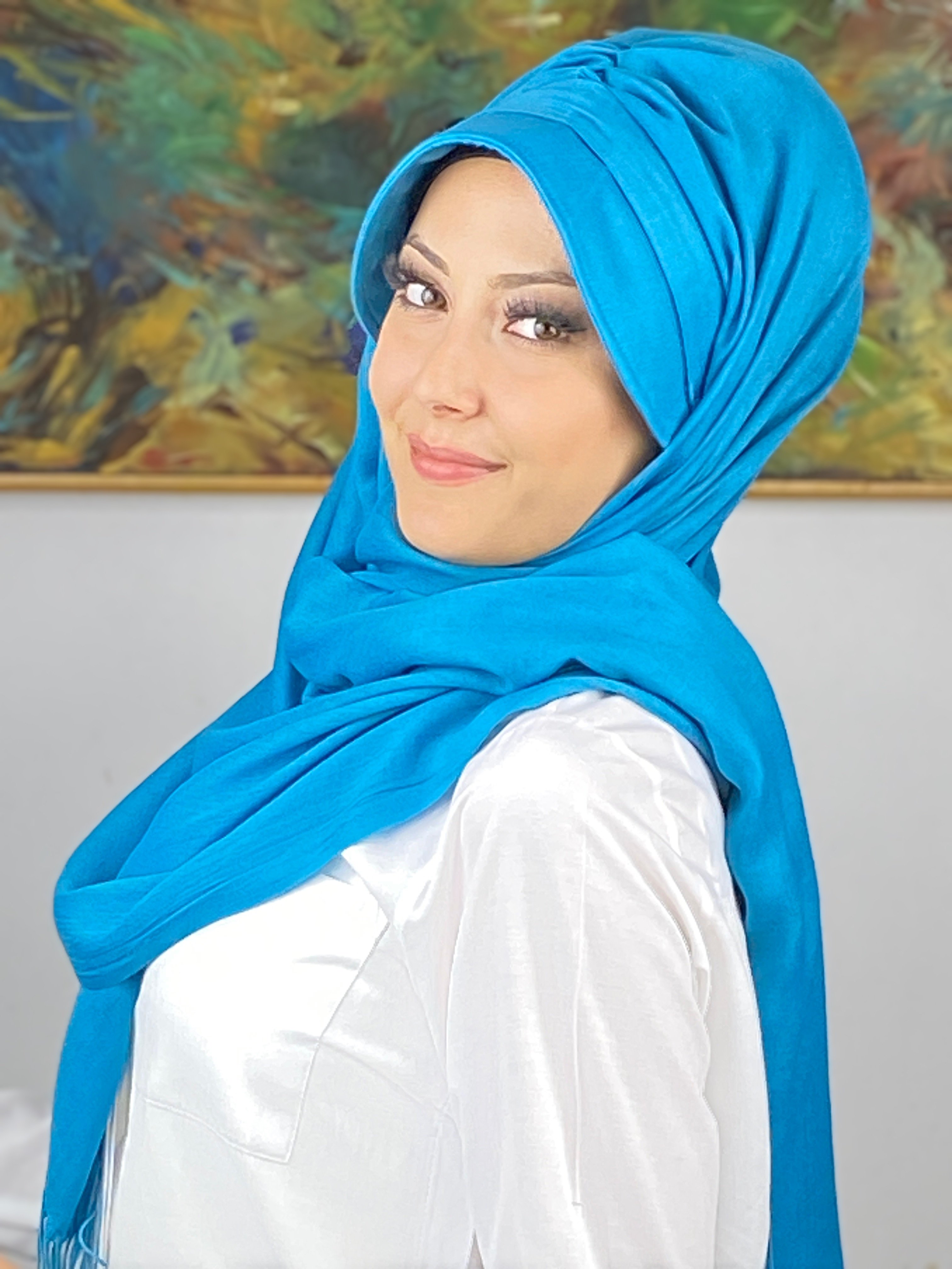 Açık Mavi Renkli Tokalı Siperli Şapka Şal