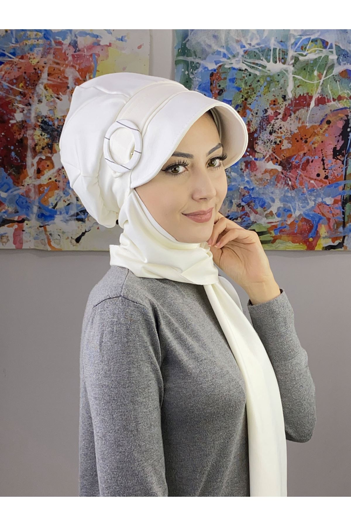 Yuvarlak Tokalı Çarkıfelek Model Beyaz Atkılı Şapka Şal