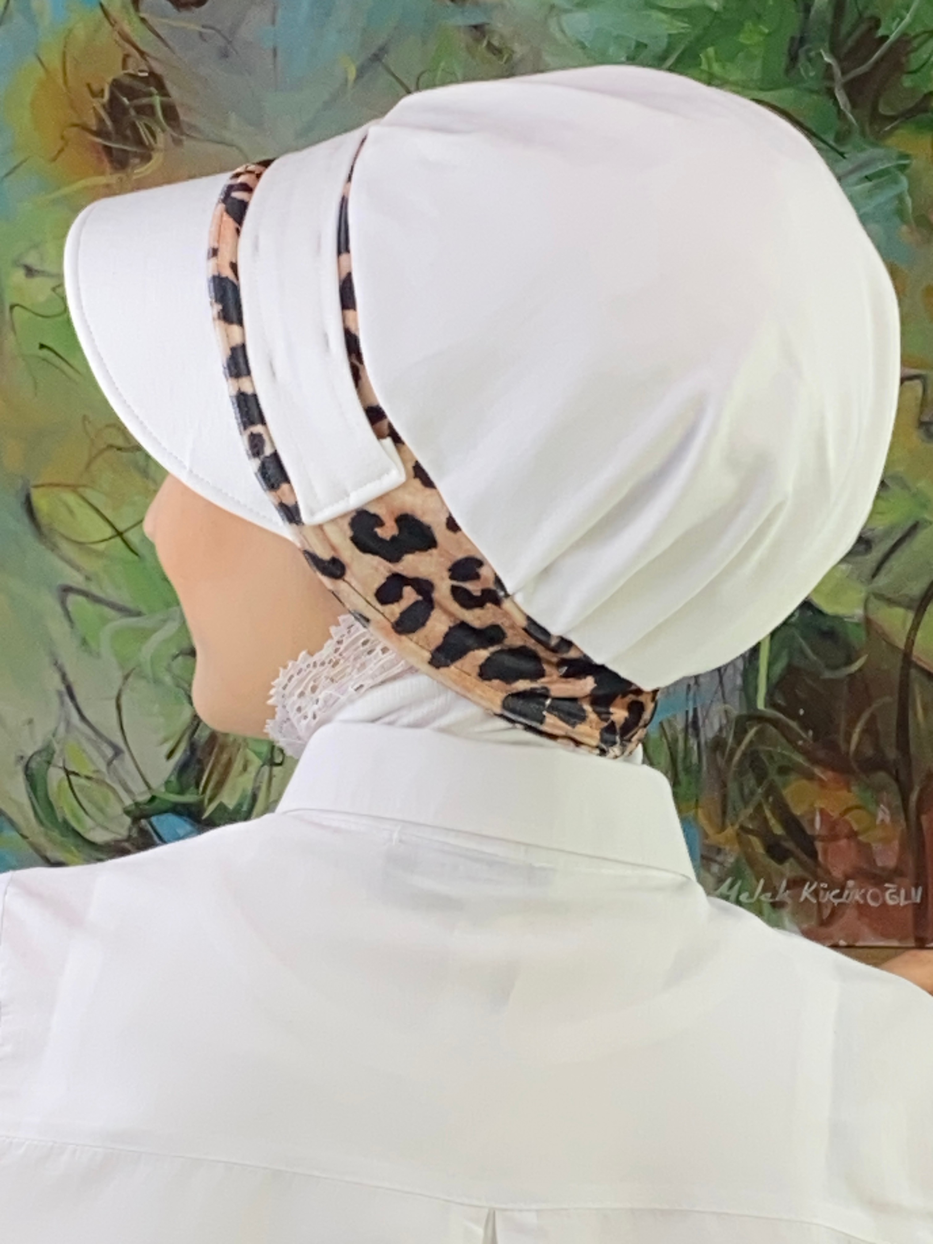 Nazlı Model Tokalı İri Leoparlı Tesettür Şapka