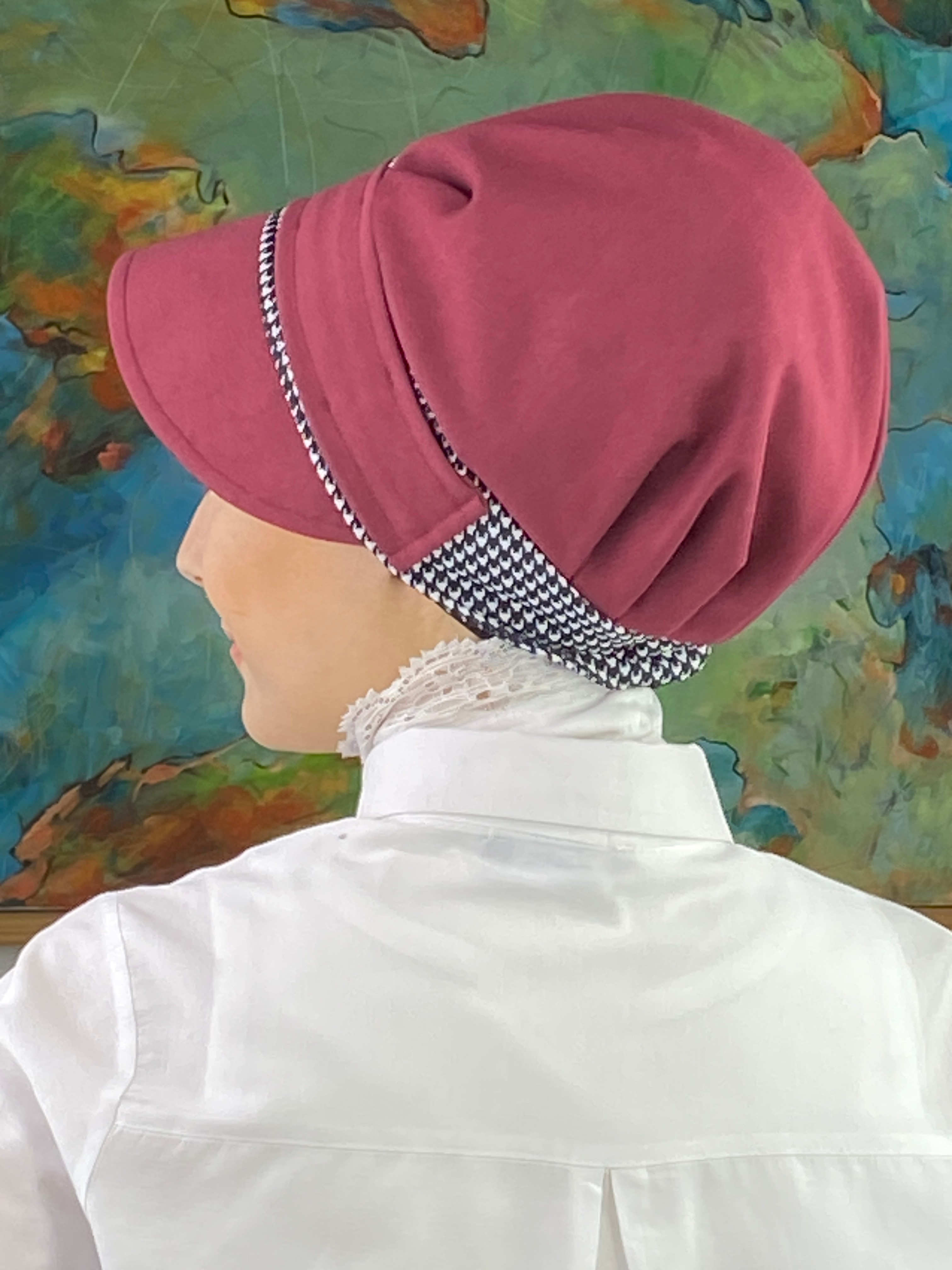 Nazlı Model Tokalı İri Siyah&Beyaz Kazayaklı Tesettür Şapka